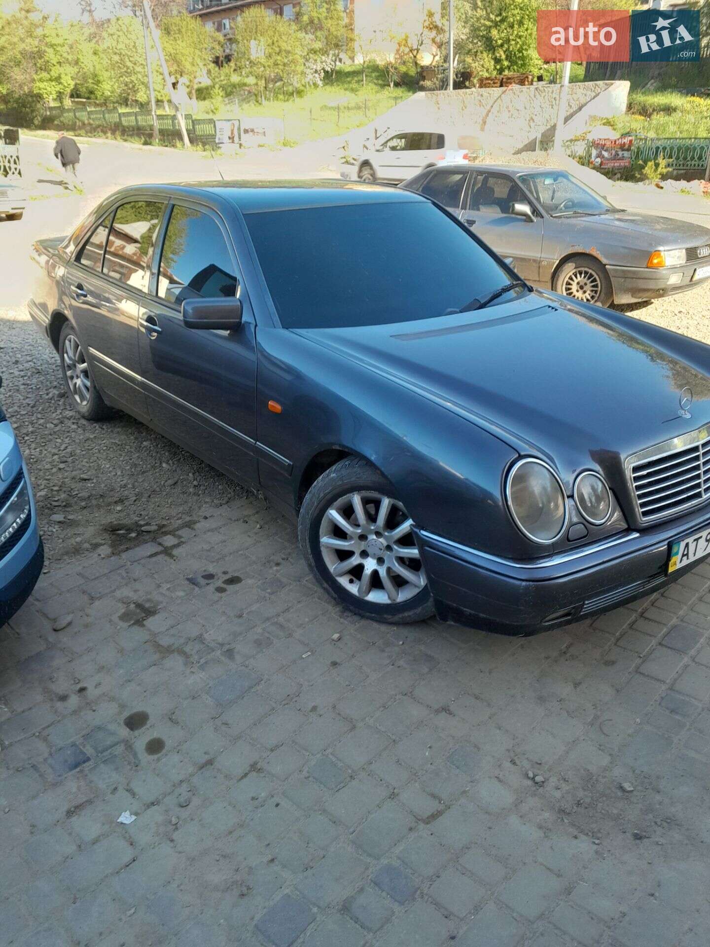 MERCEDES-BENZ 210 D 1998