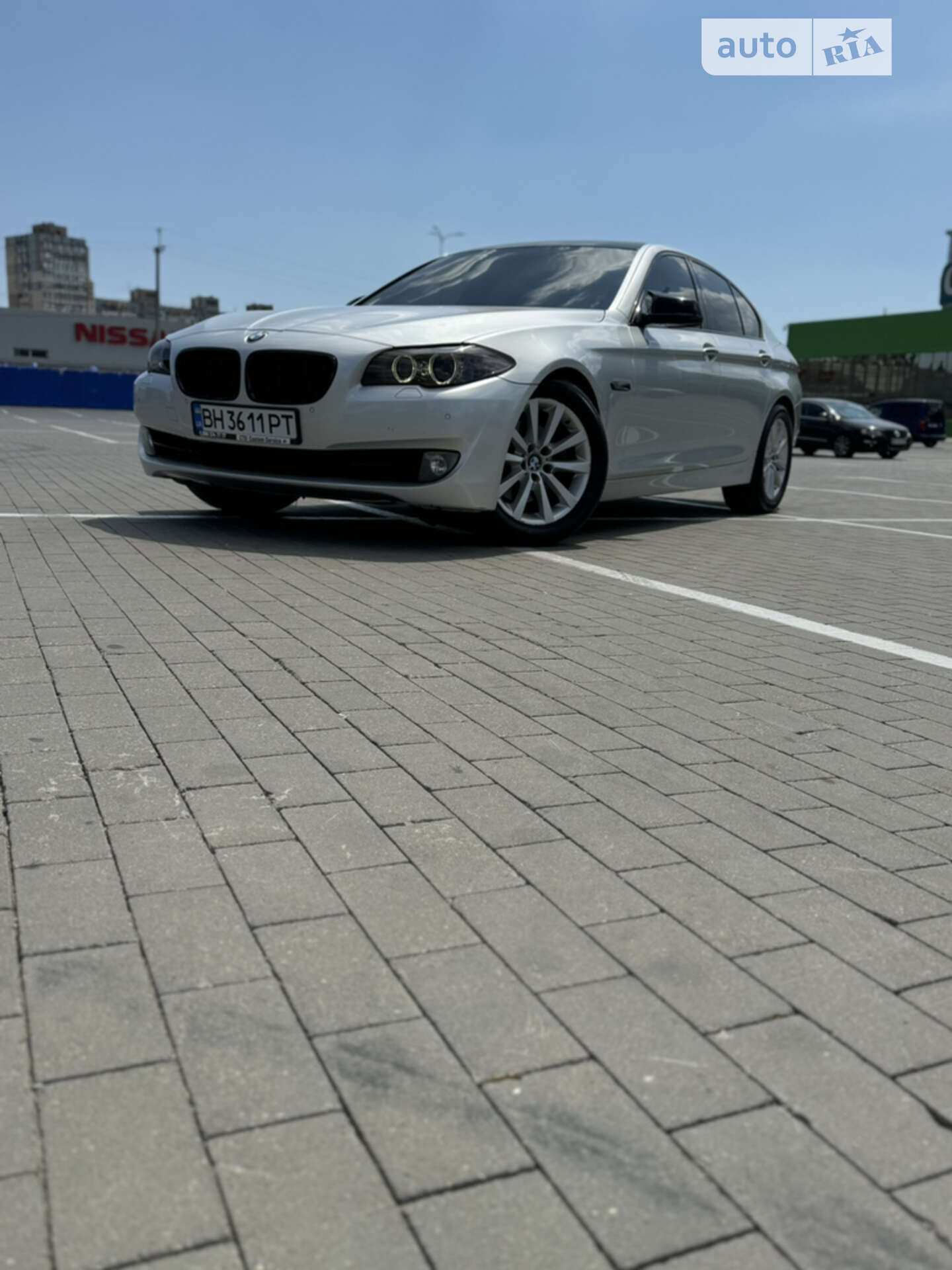 BMW 528XI 2011