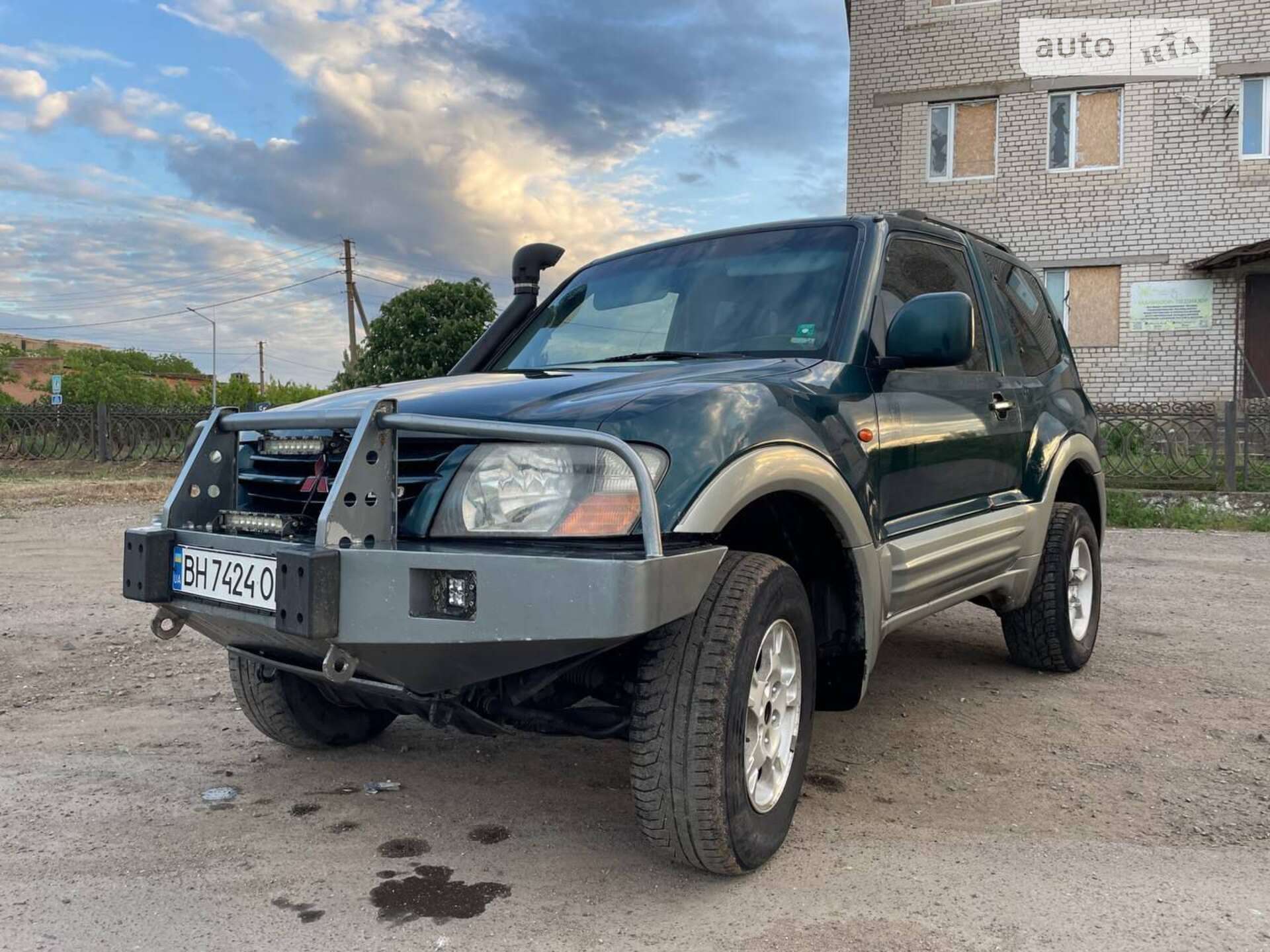 MITSUBISHI PAJERO 2001