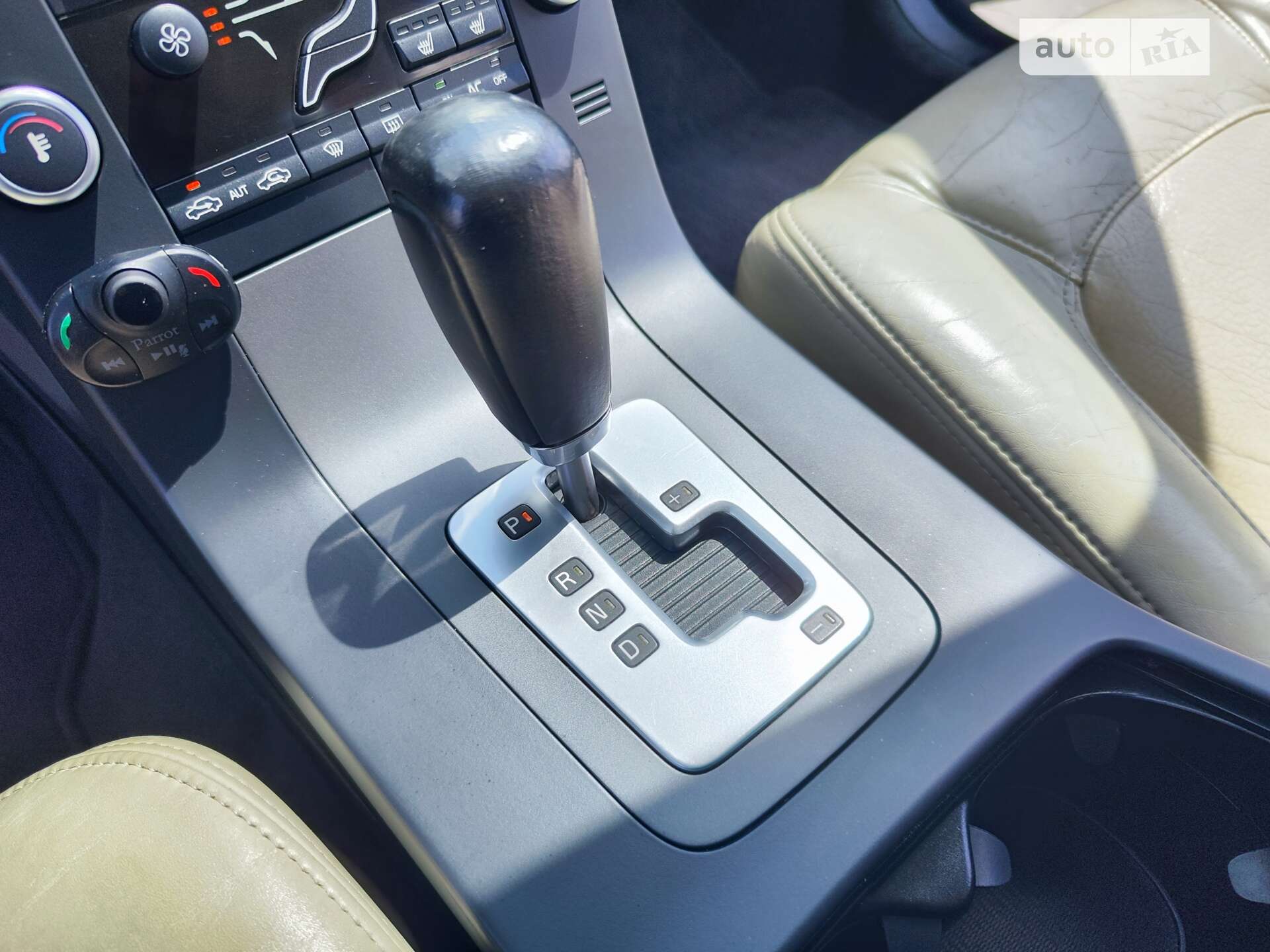 VOLVO V70 2011
