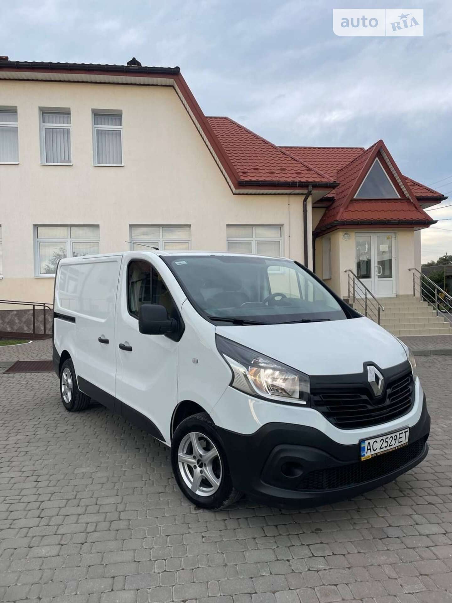 RENAULT TRAFIC 2015