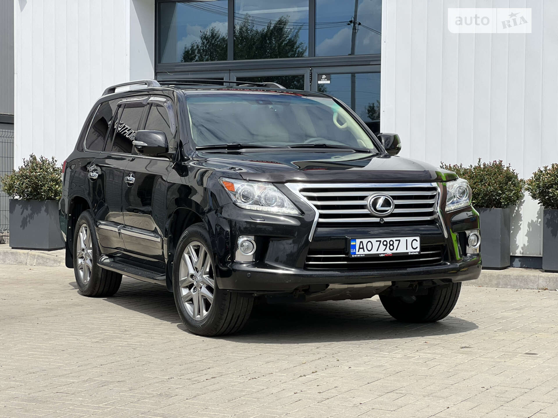 Головне фото звіту автомобіля LEXUS LX 570 2012