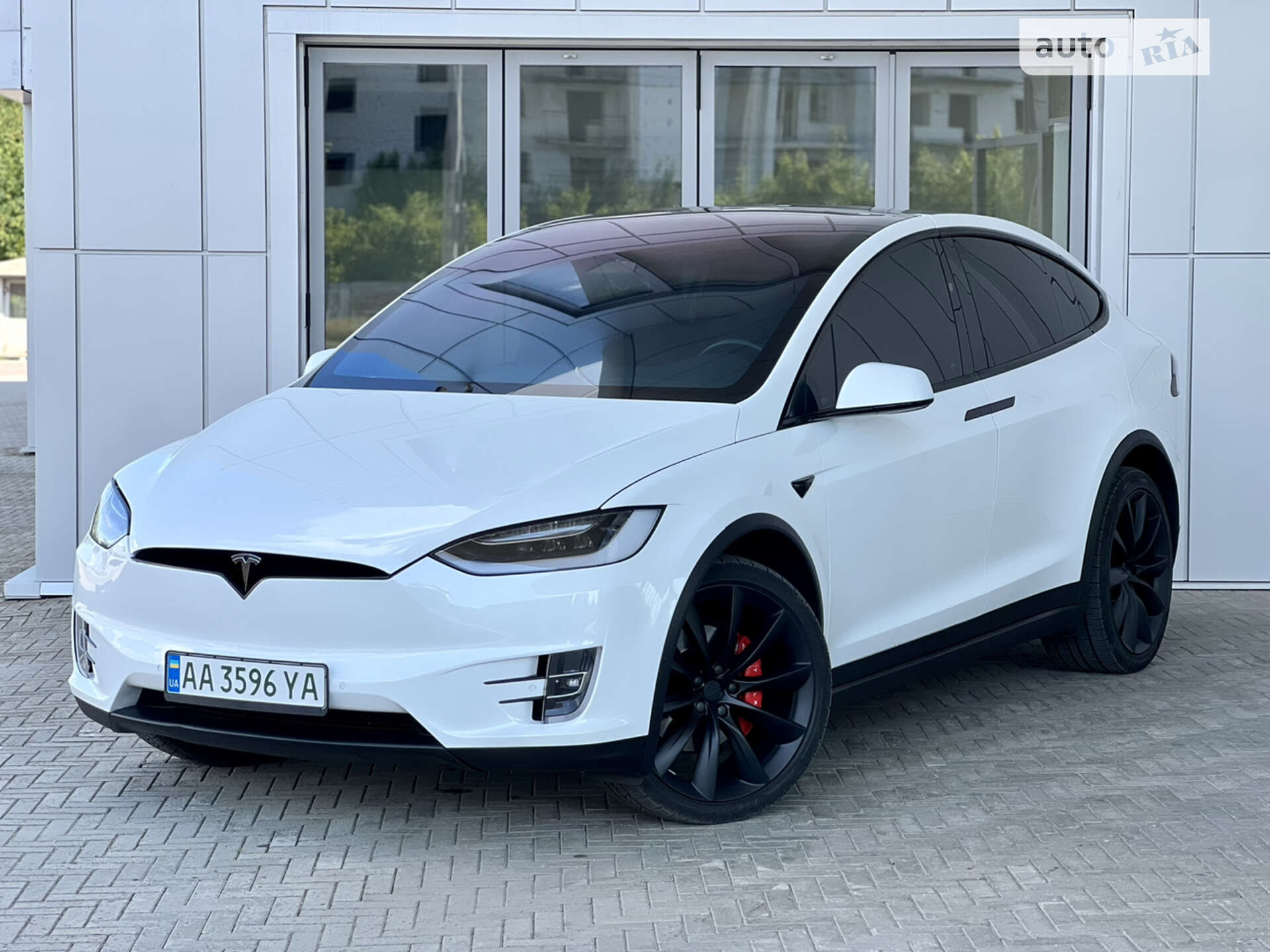 TESLA MODEL X