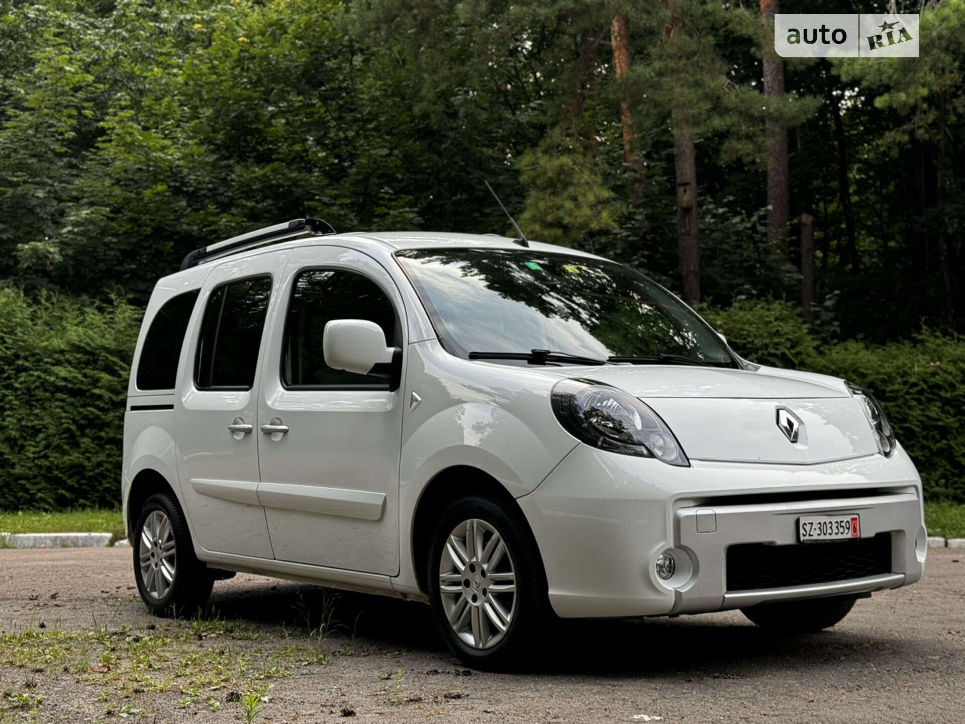 Головне фото звіту автомобіля RENAULT KANGOO 2012
