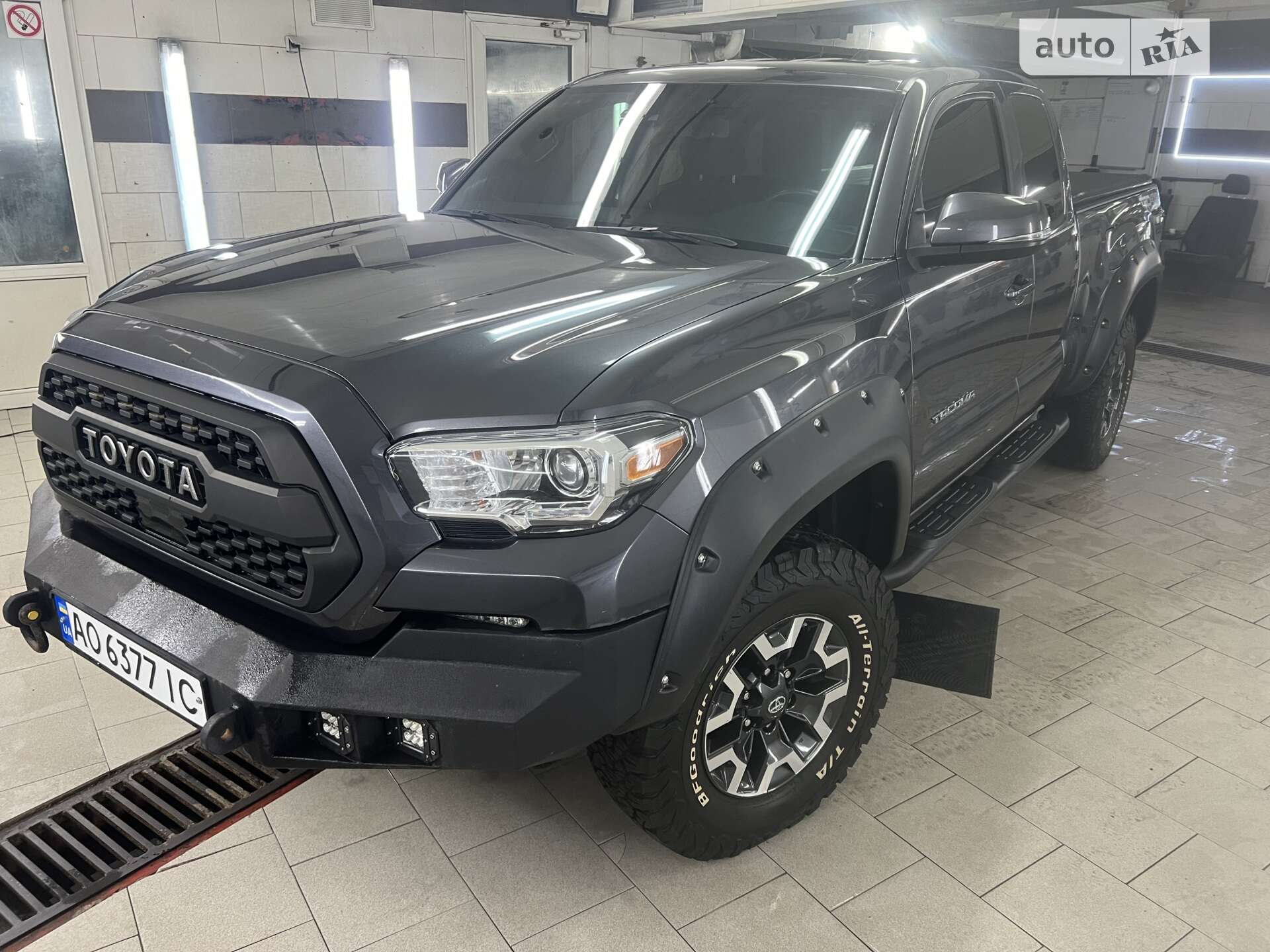 TOYOTA TACOMA 2018