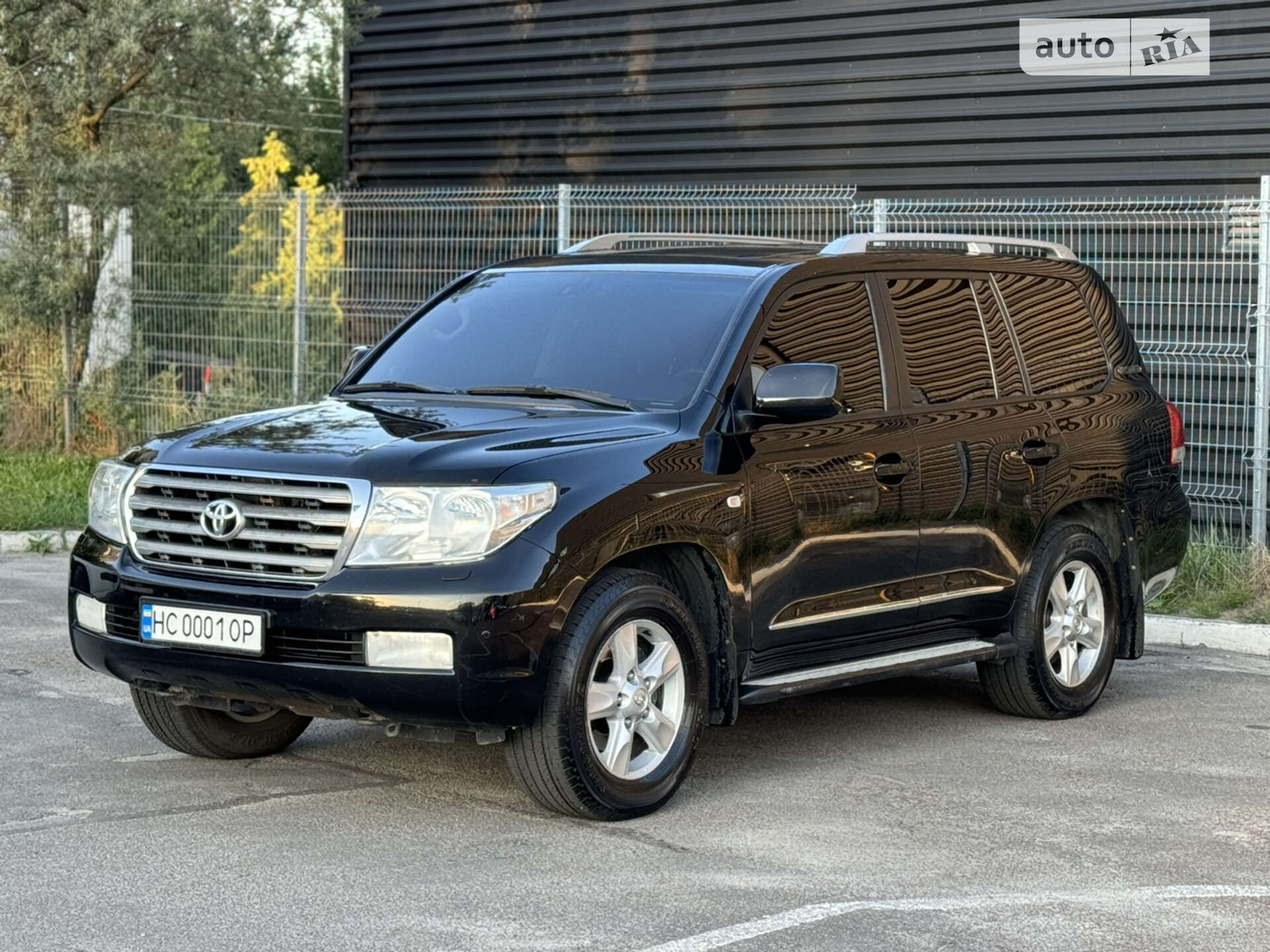 TOYOTA LAND CRUISER 200