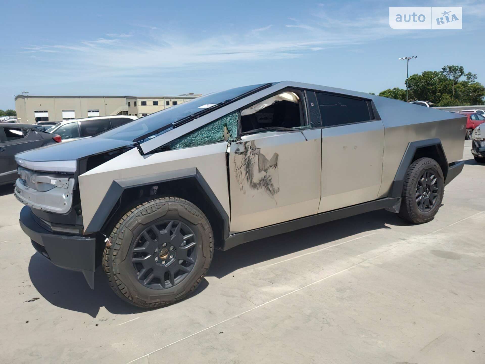 TESLA CYBERTRUCK 2024