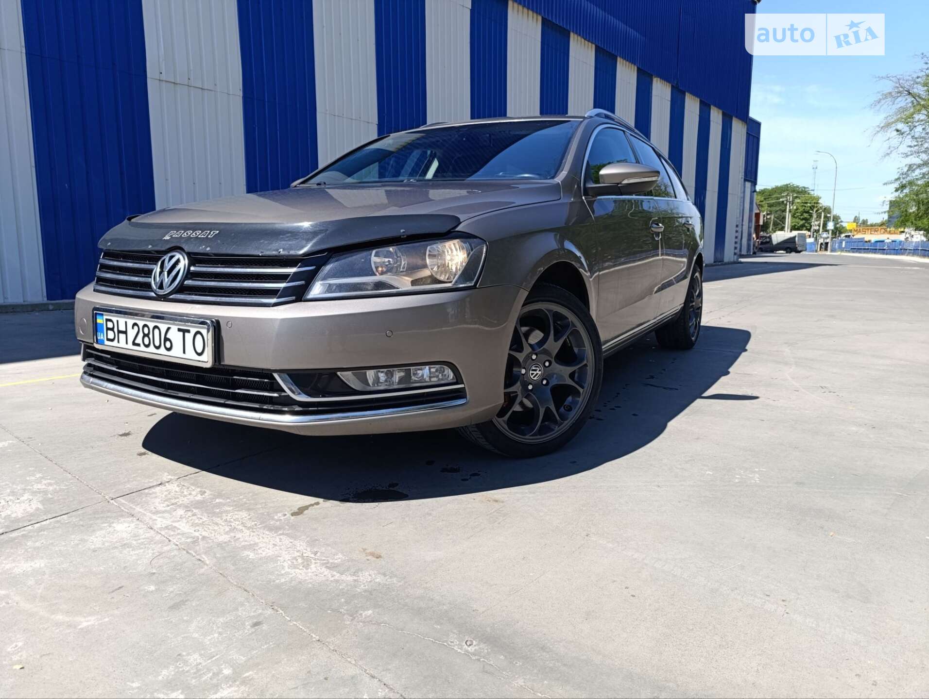 VOLKSWAGEN PASSAT 2011