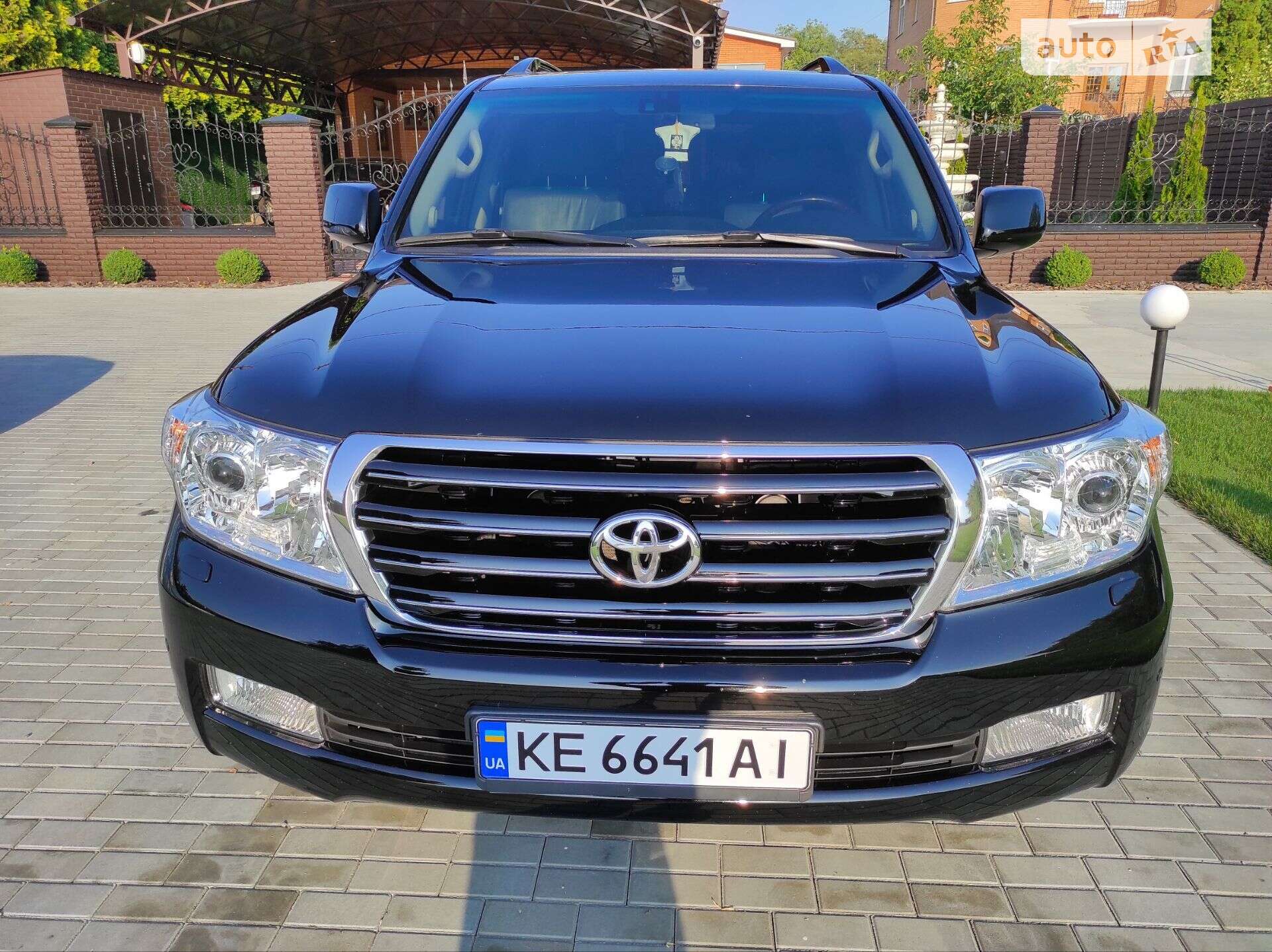 TOYOTA LAND CRUISER 200