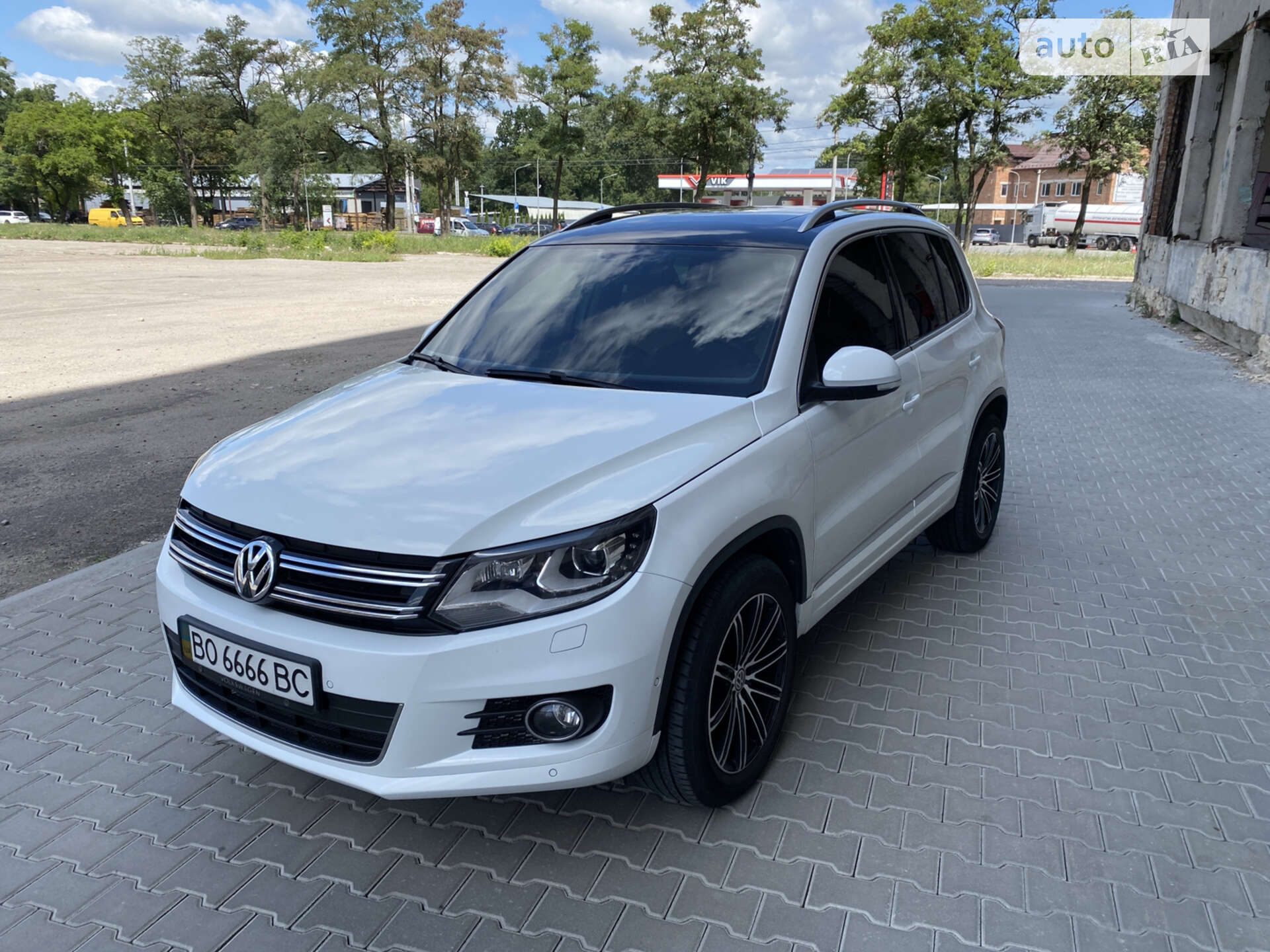 VOLKSWAGEN TIGUAN 2016