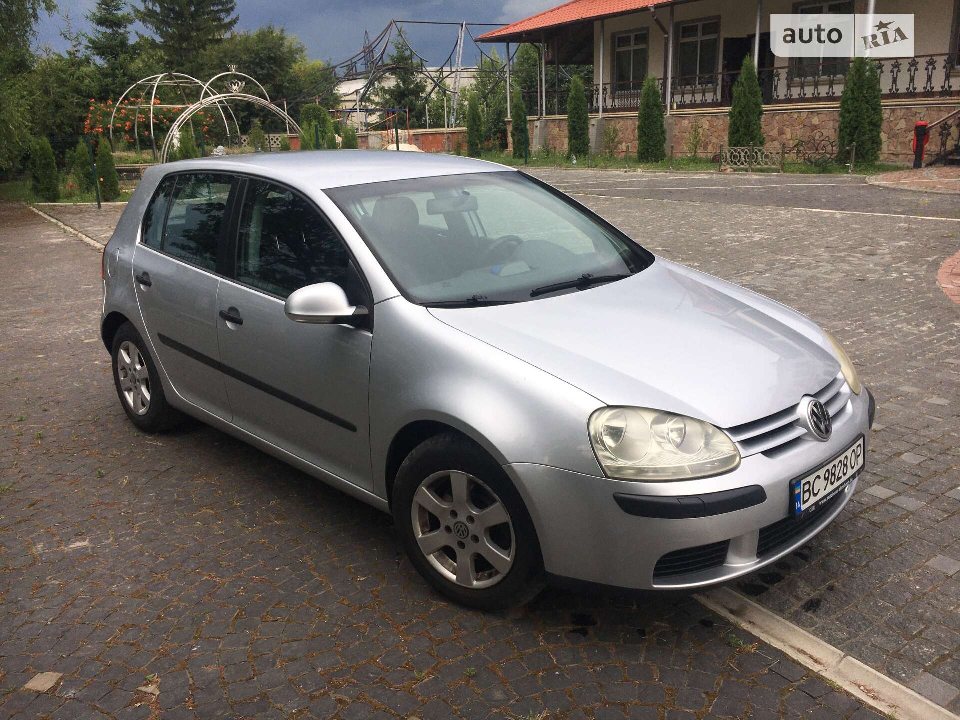 VOLKSWAGEN GOLF 2004