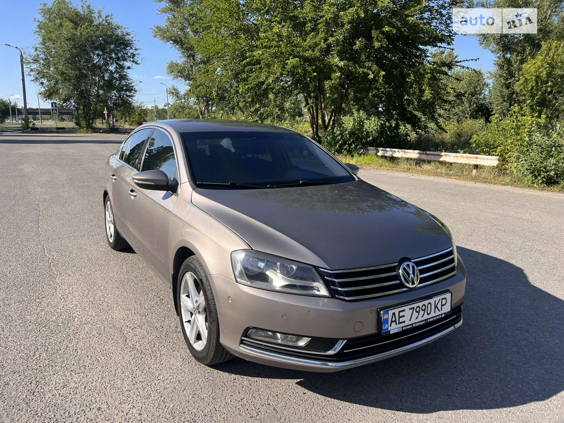 VOLKSWAGEN PASSAT 2011