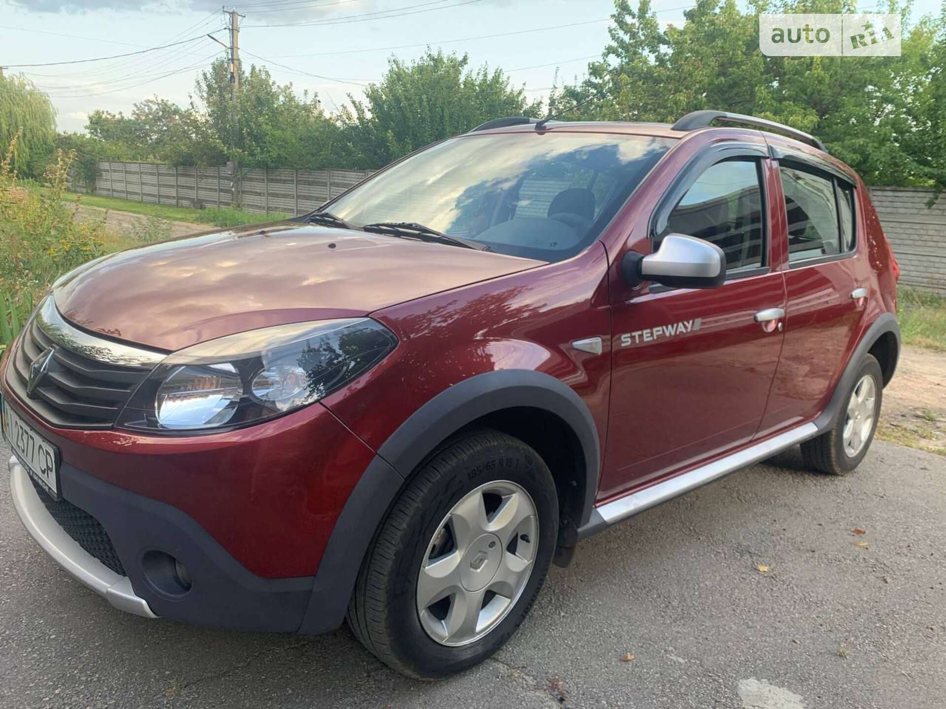 Головне фото звіту автомобіля RENAULT SANDERO 2011