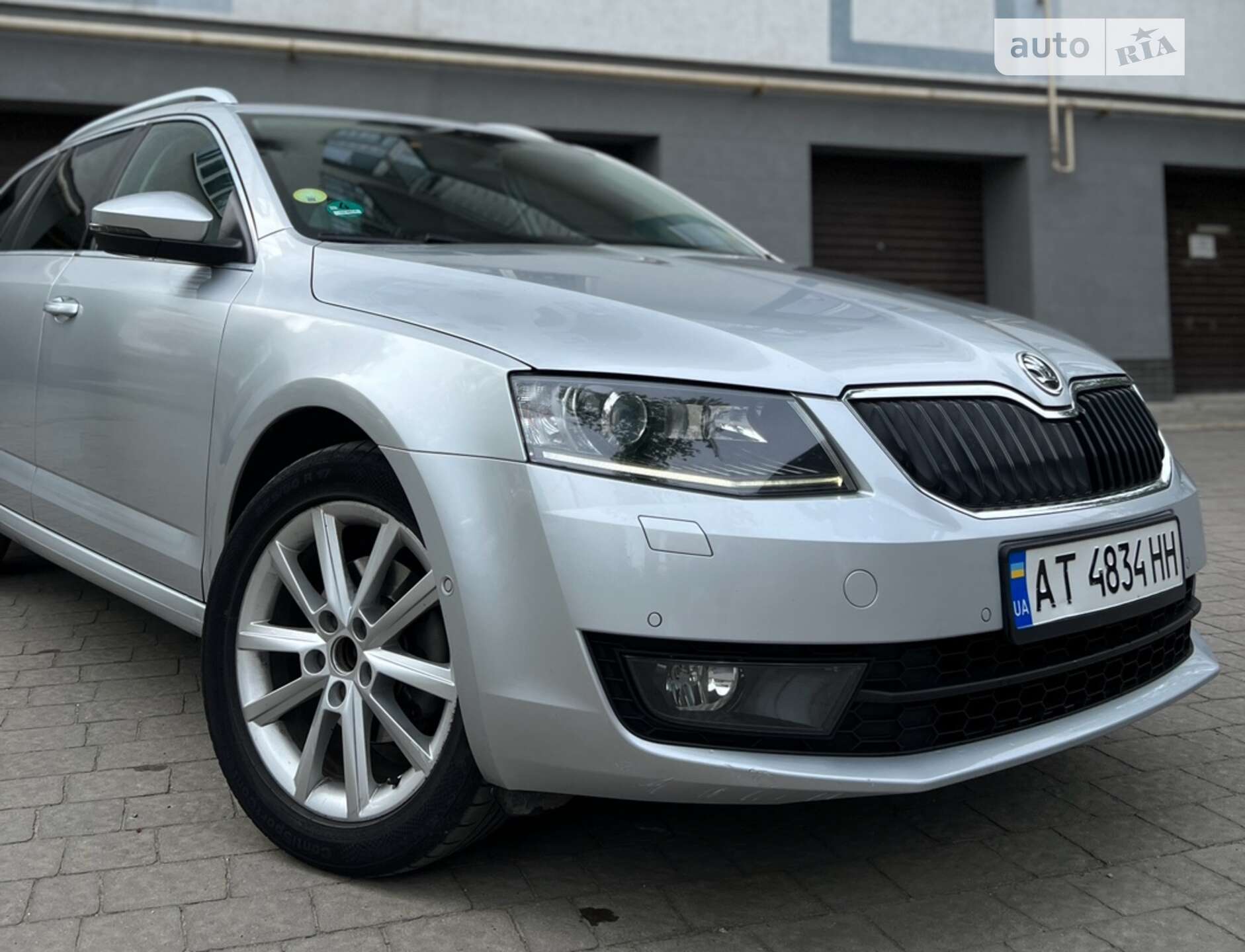 Головне фото звіту автомобіля SKODA OCTAVIA 2015