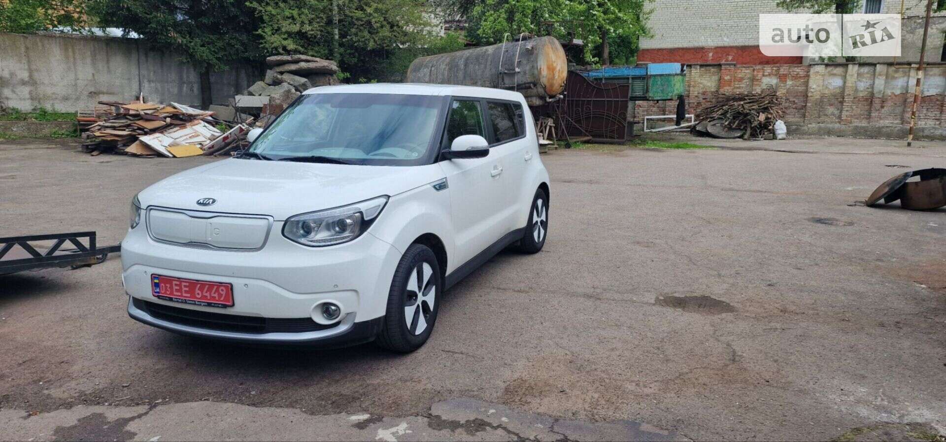 Головне фото звіту автомобіля KIA SOUL 2015