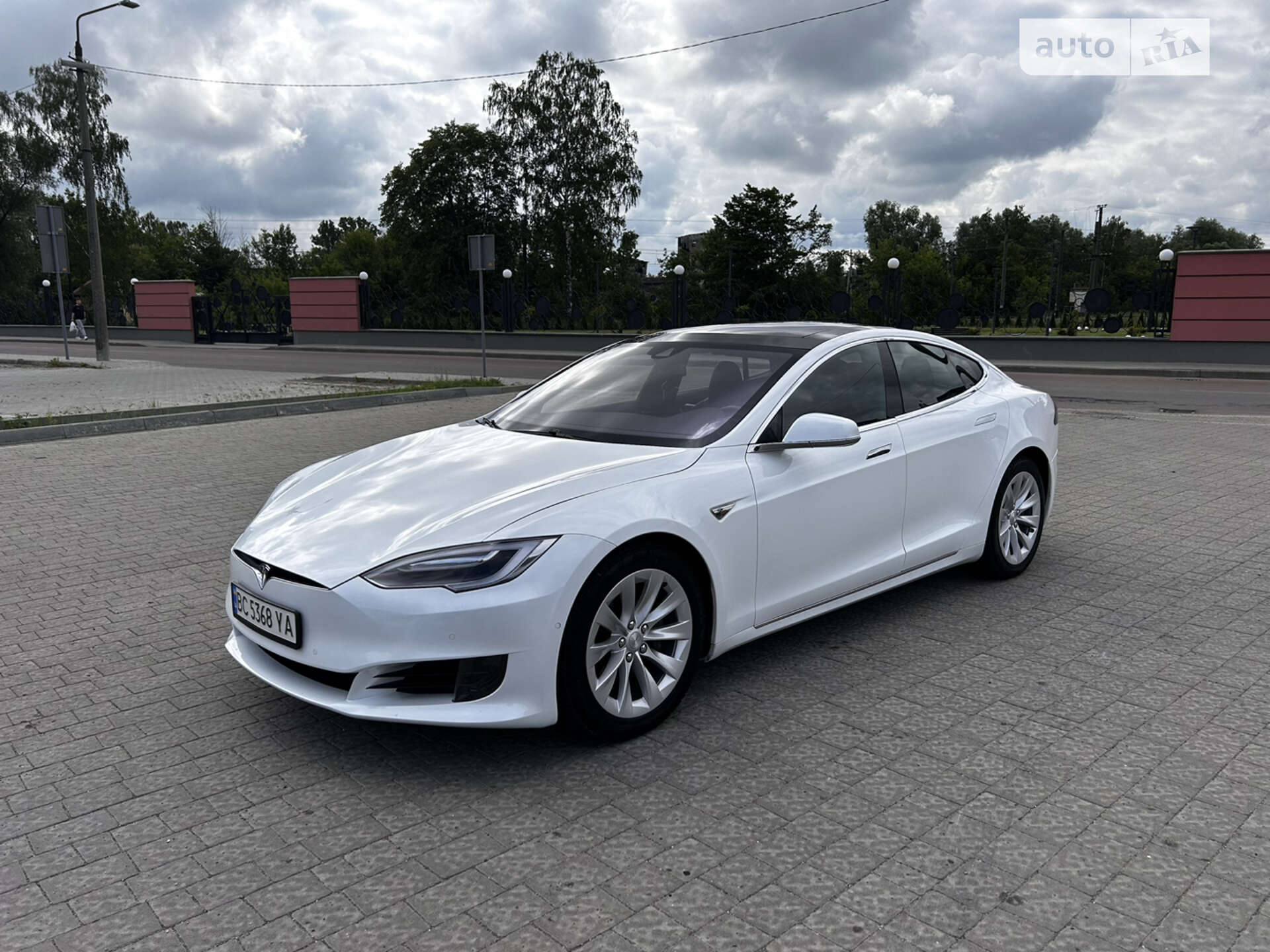 TESLA MODEL S 2016