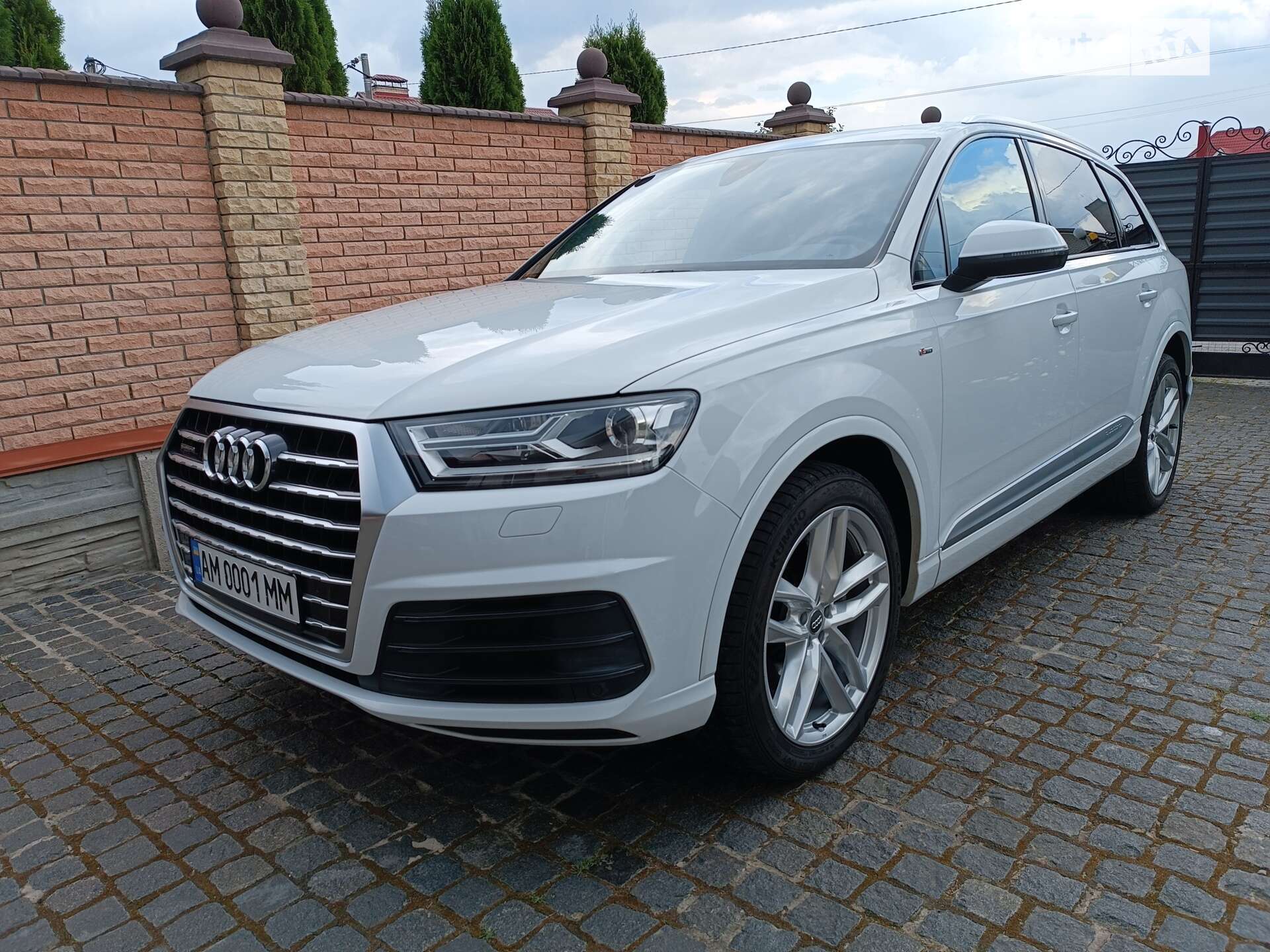 Головне фото звіту автомобіля AUDI Q7 2015