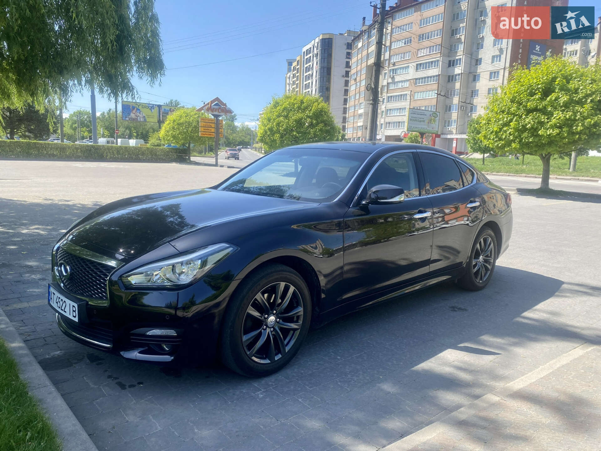 INFINITI Q70 2015