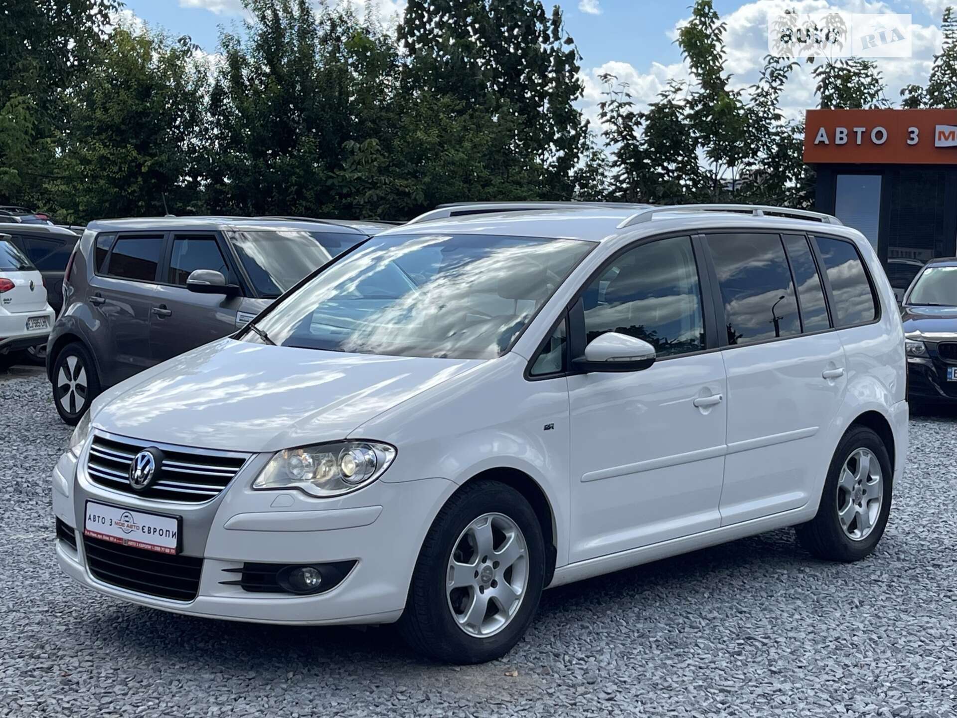 VOLKSWAGEN TOURAN 2009
