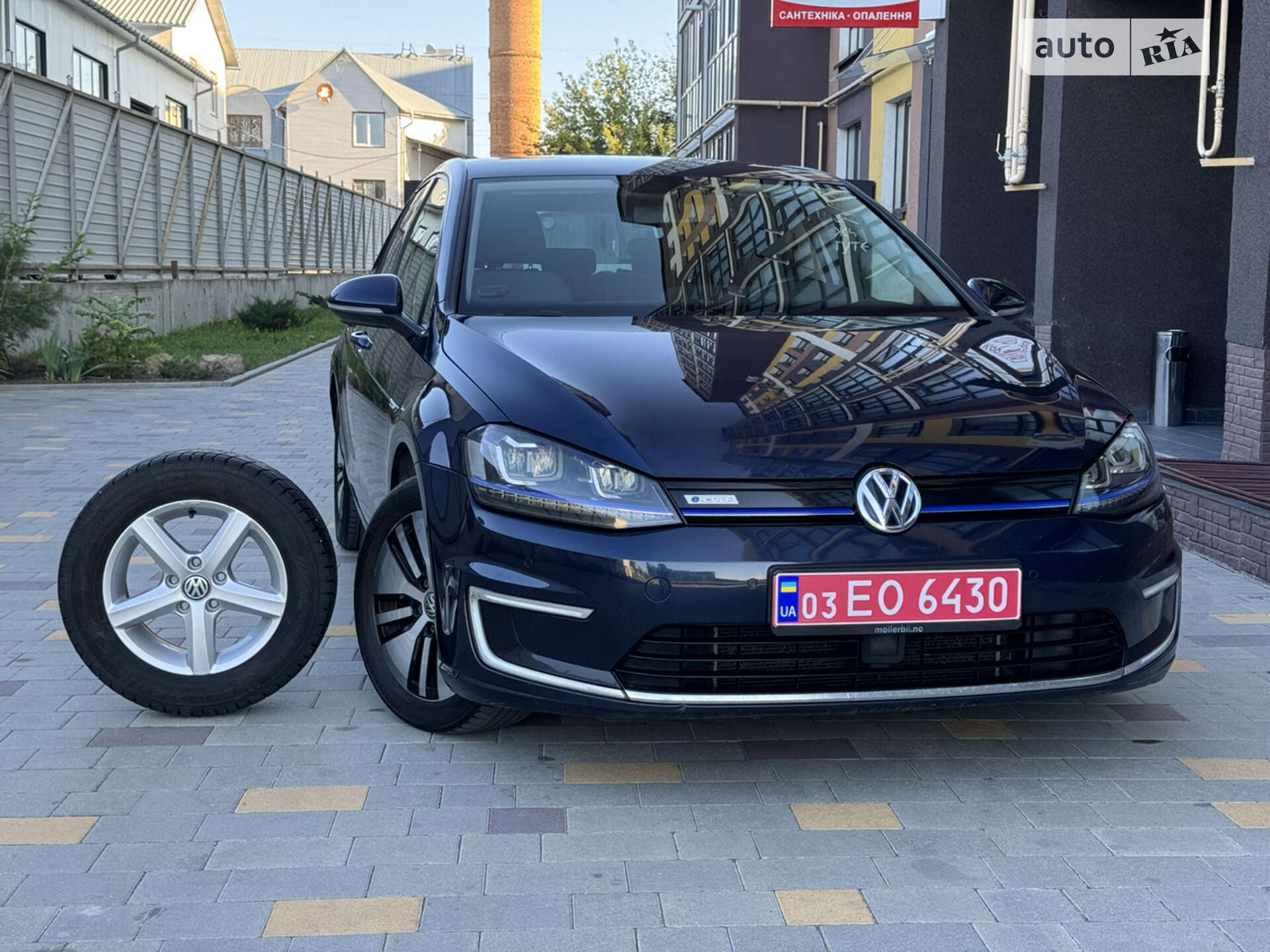 VOLKSWAGEN E-GOLF 2015