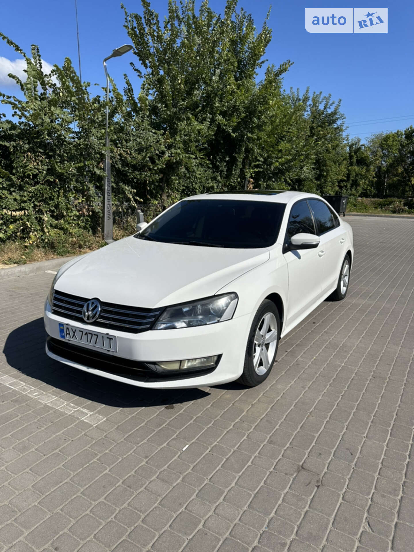 VOLKSWAGEN PASSAT 2012