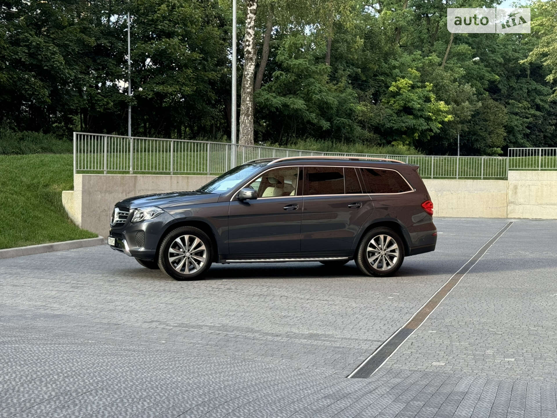 MERCEDES-BENZ GLS 350 2016