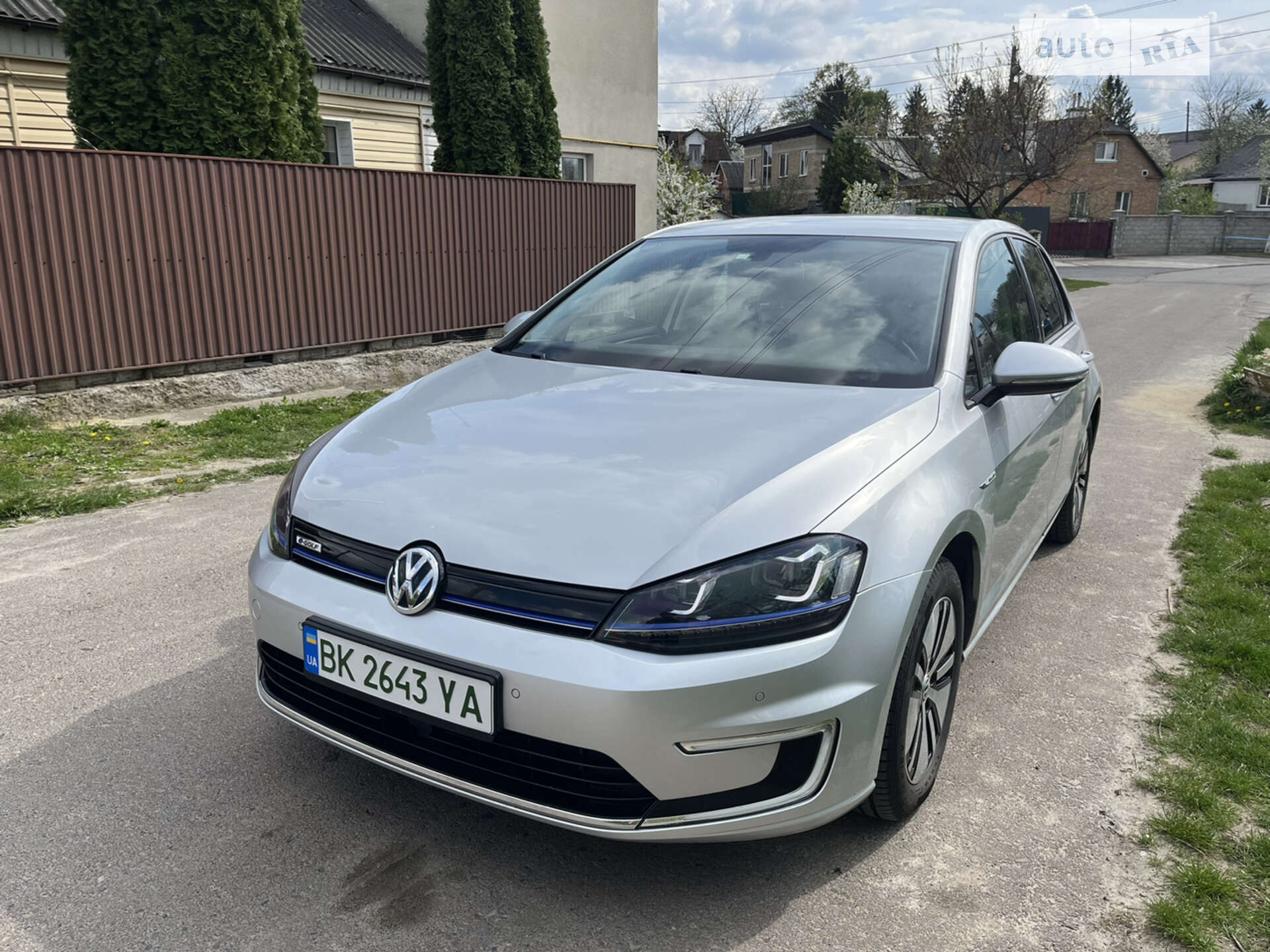 VOLKSWAGEN E-GOLF 2015