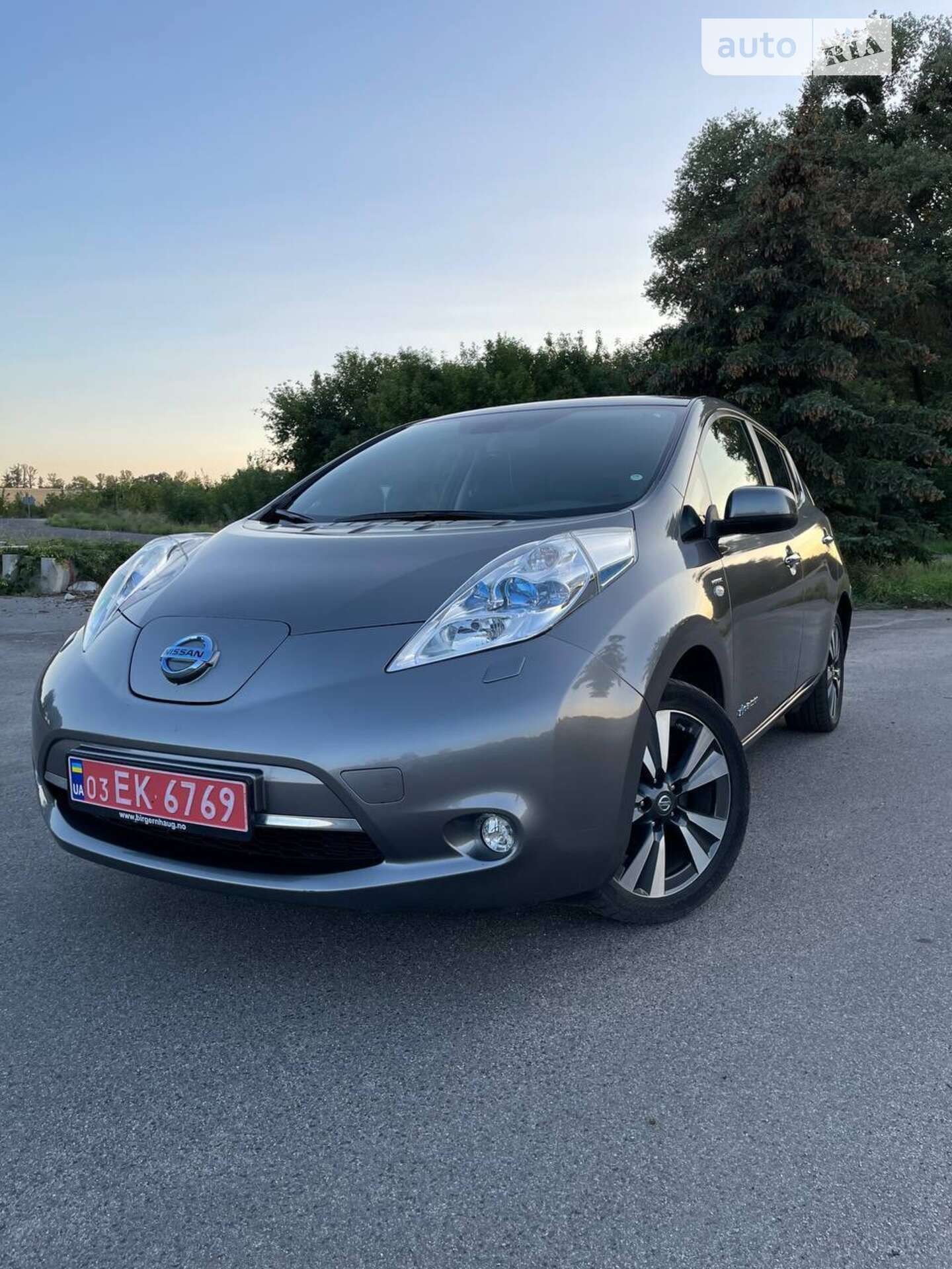 NISSAN LEAF 2015