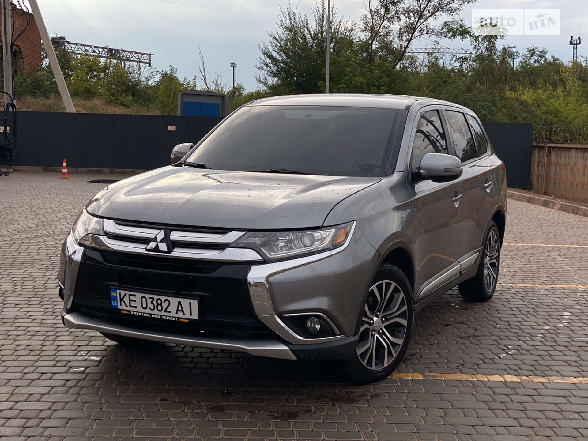 MITSUBISHI OUTLANDER 2015