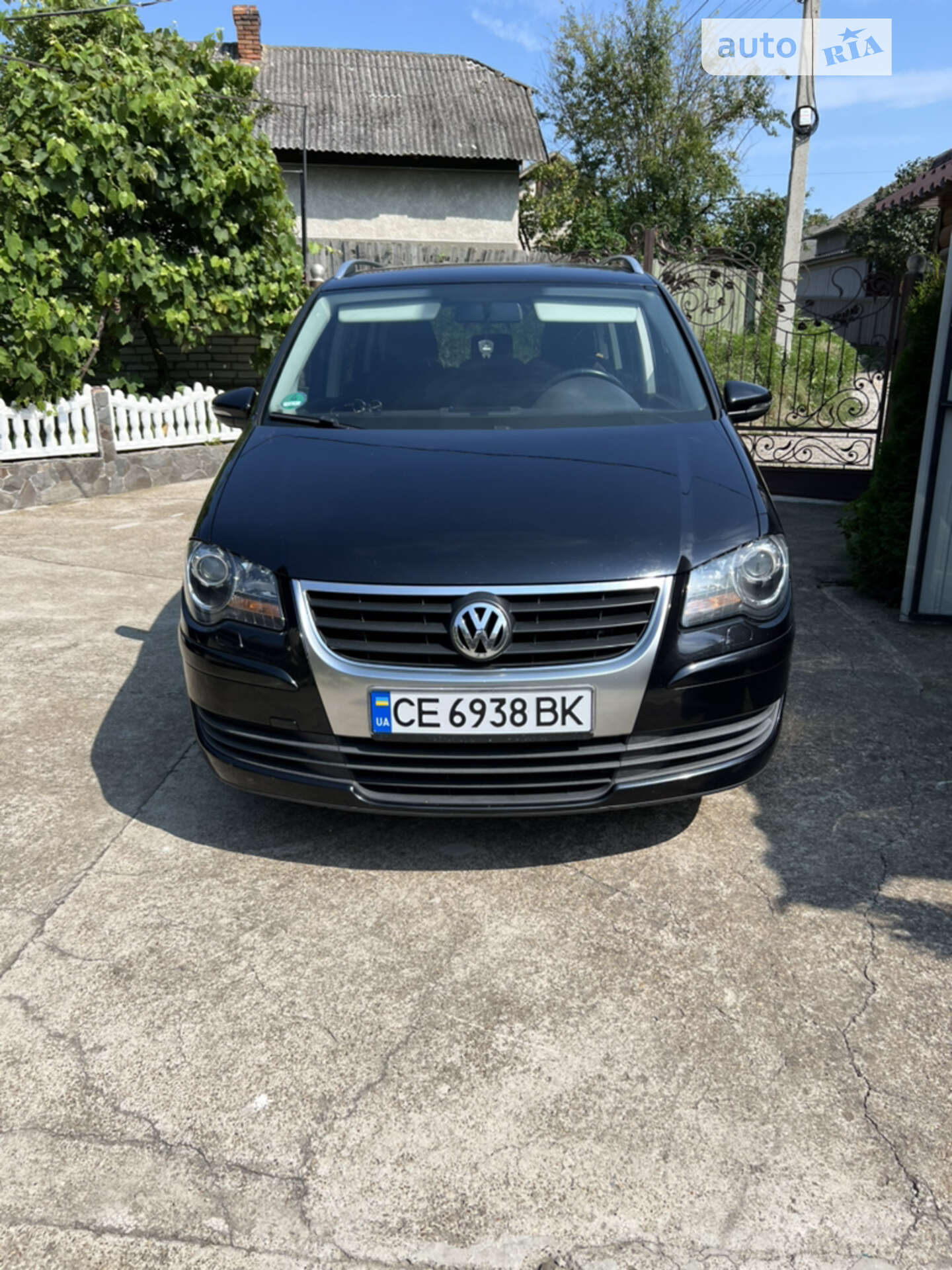 VOLKSWAGEN TOURAN 2010