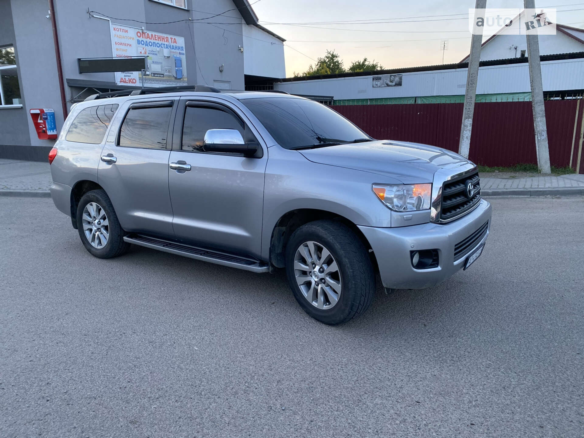 Головне фото звіту автомобіля TOYOTA SEQUOIA 2009
