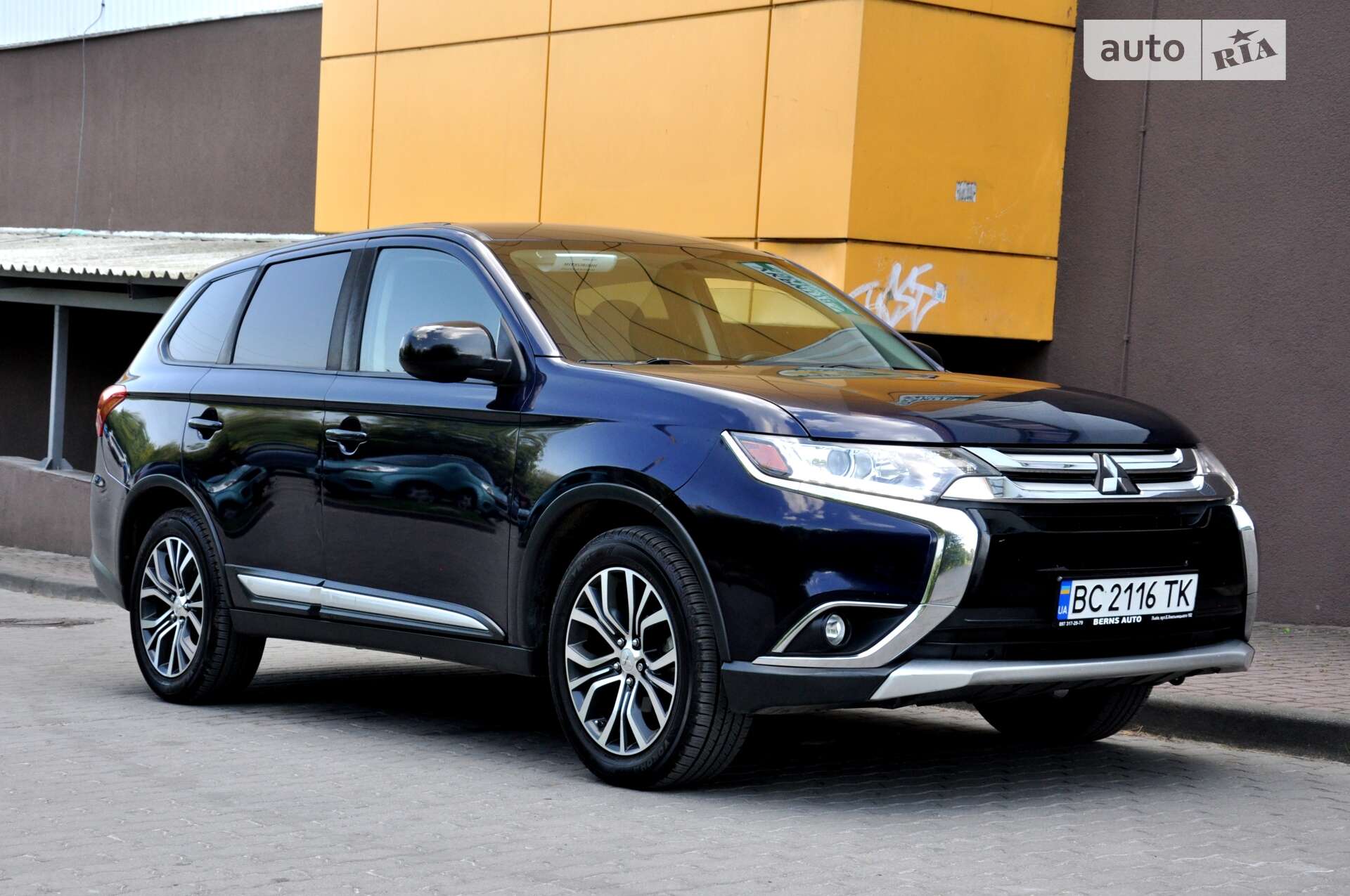 MITSUBISHI OUTLANDER 2017