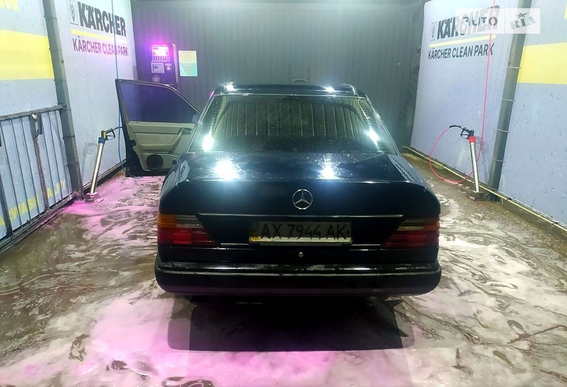 MERCEDES-BENZ 260 1989
