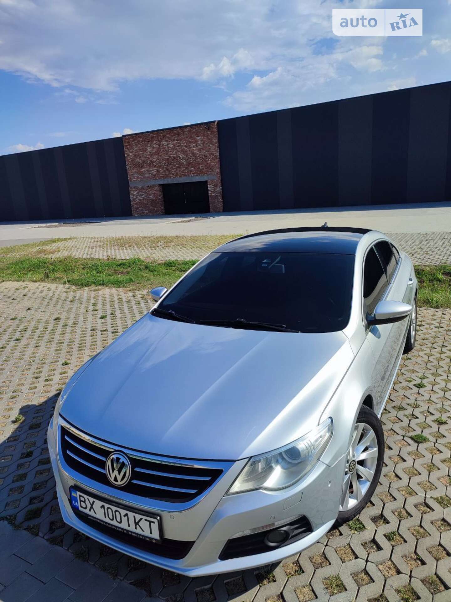 VOLKSWAGEN PASSAT 2011