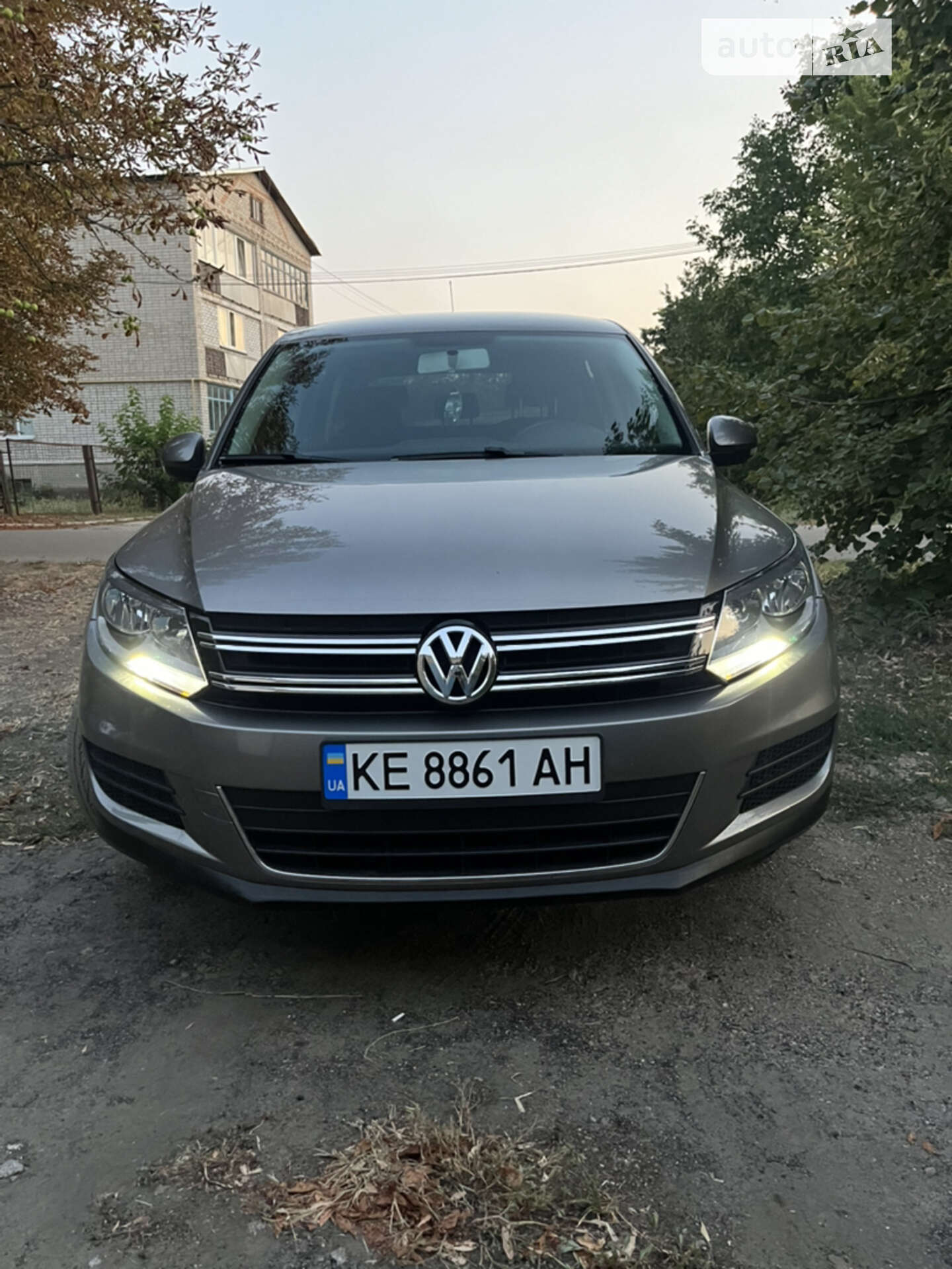 VOLKSWAGEN TIGUAN 2011