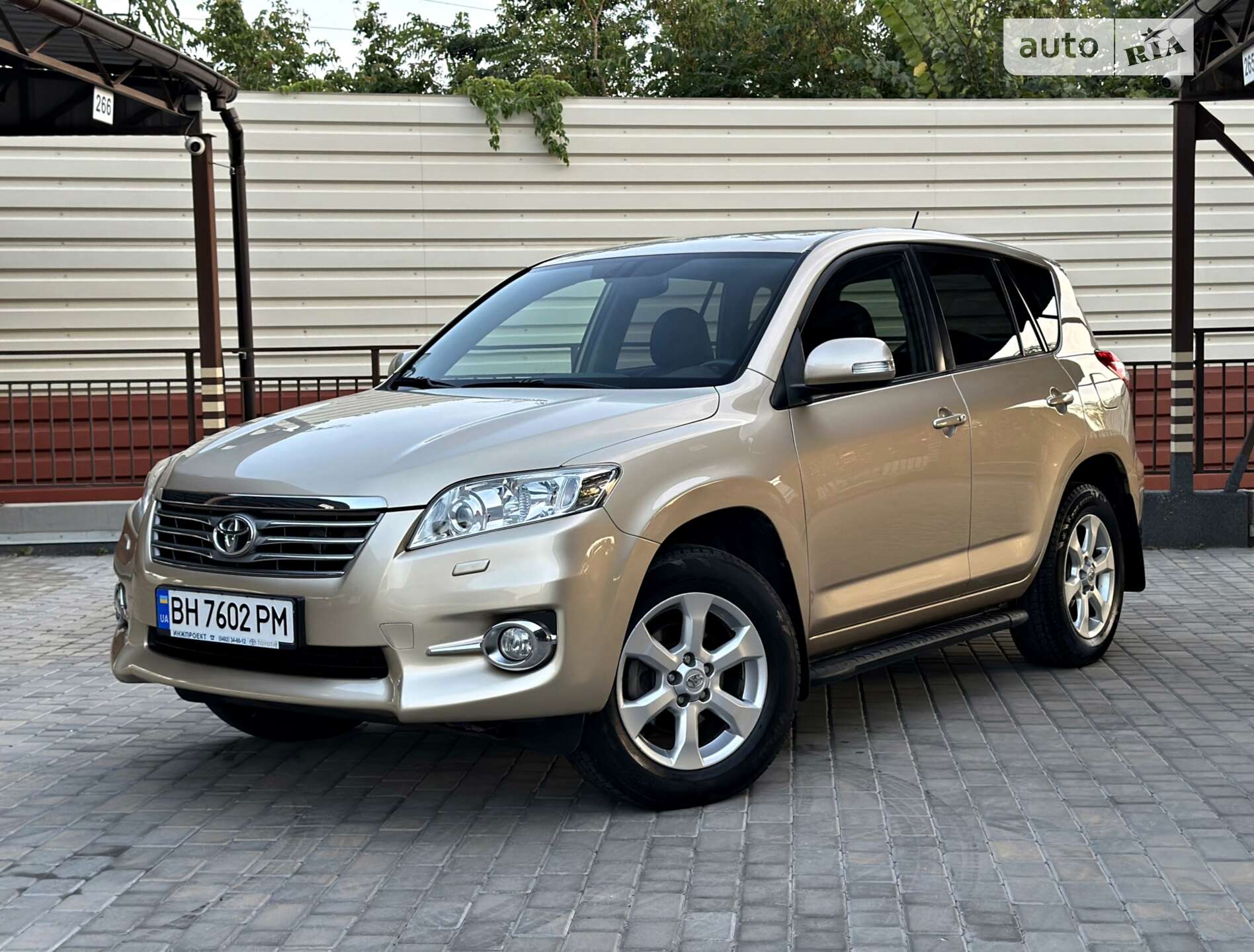 TOYOTA RAV4 2010