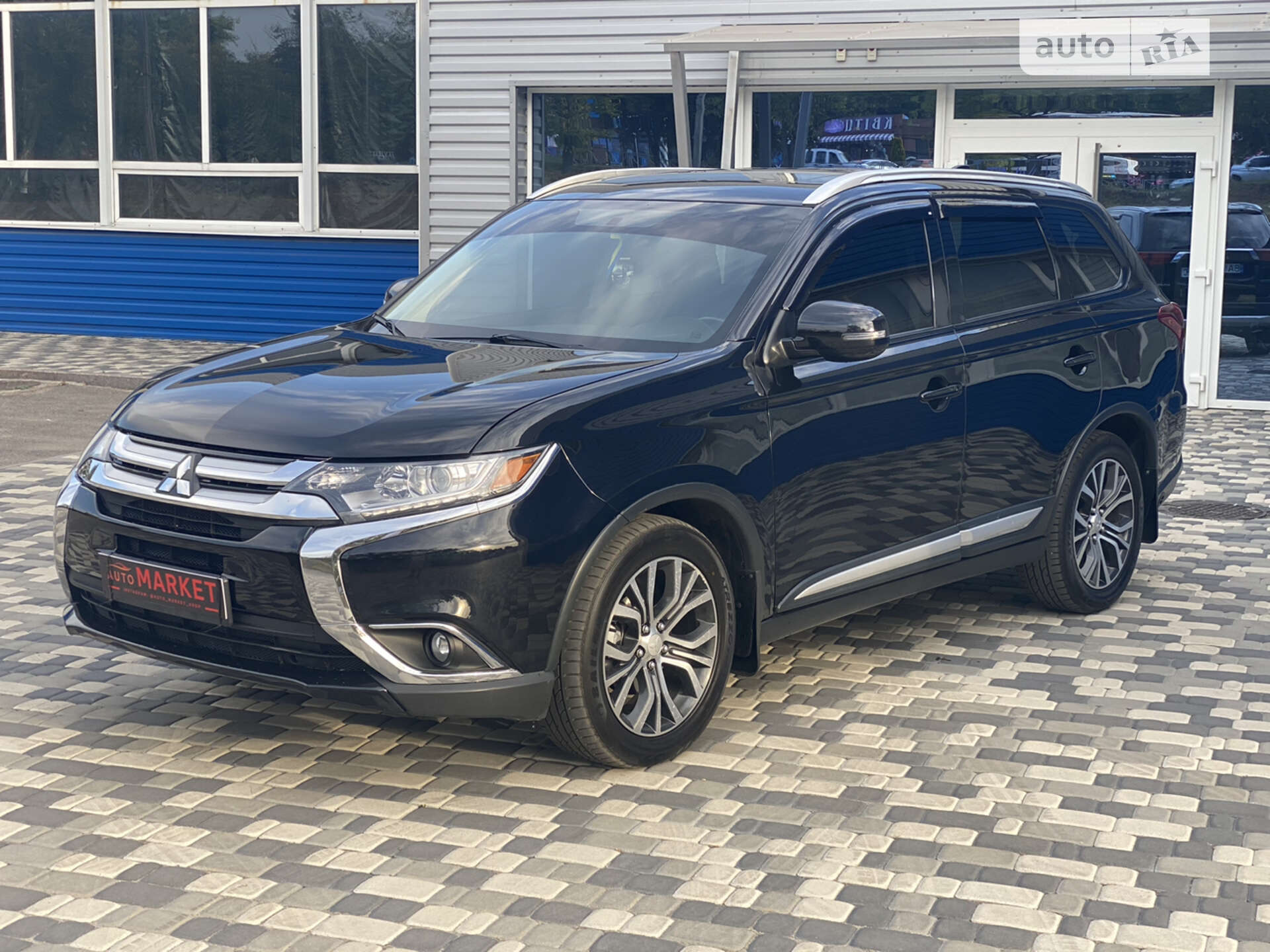 MITSUBISHI OUTLANDER