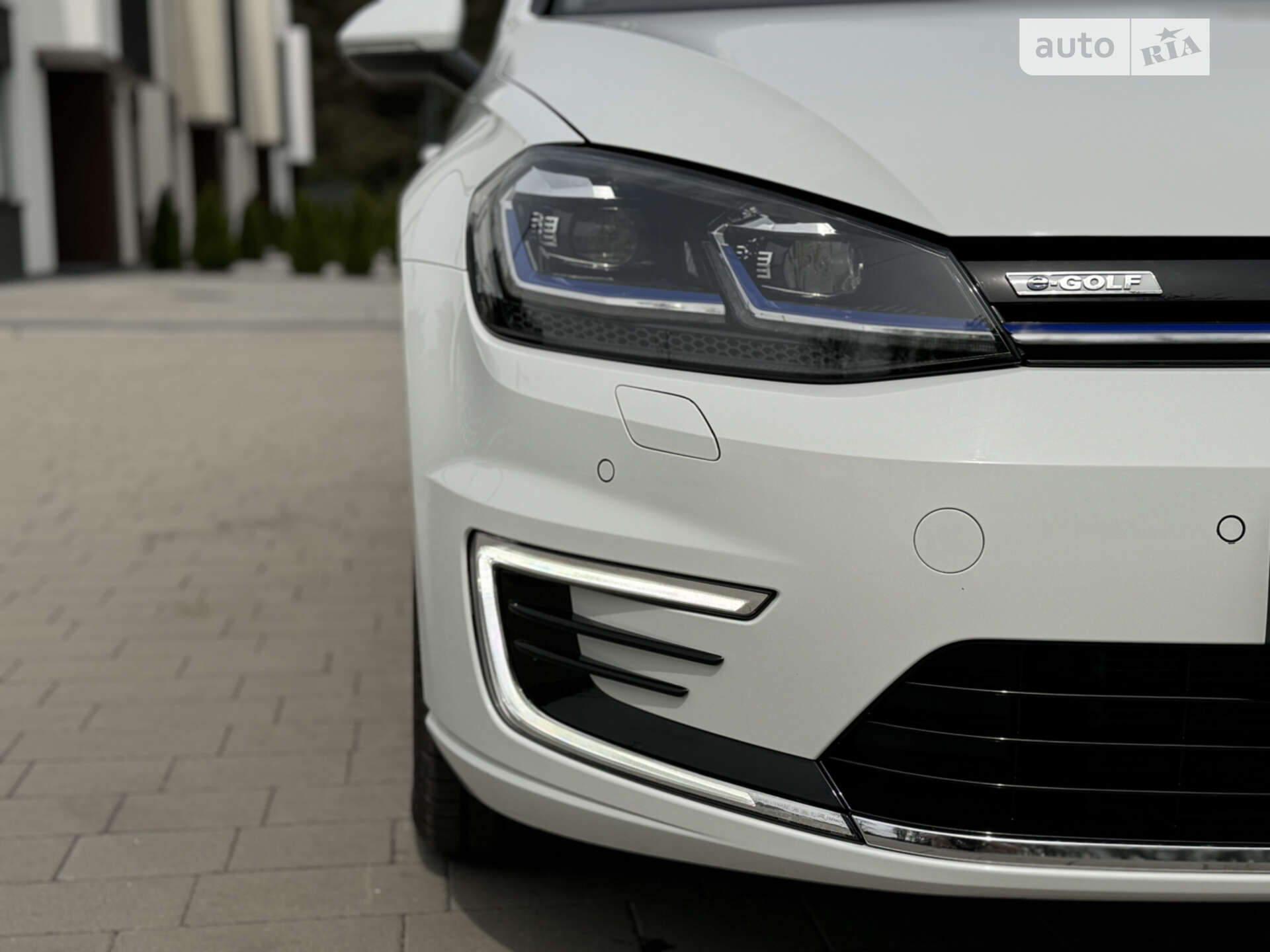 VOLKSWAGEN E-GOLF