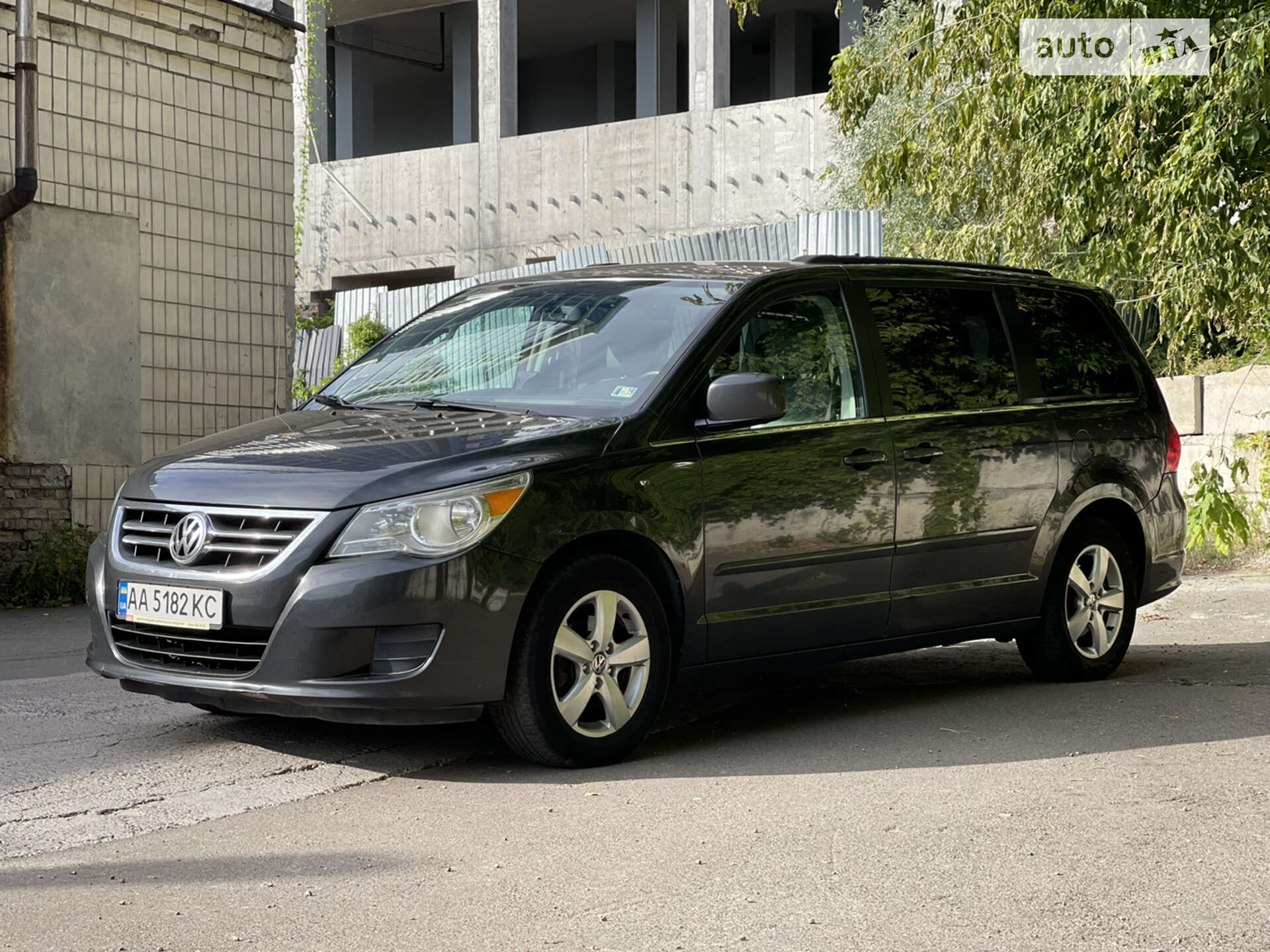 VOLKSWAGEN ROUTAN 2011