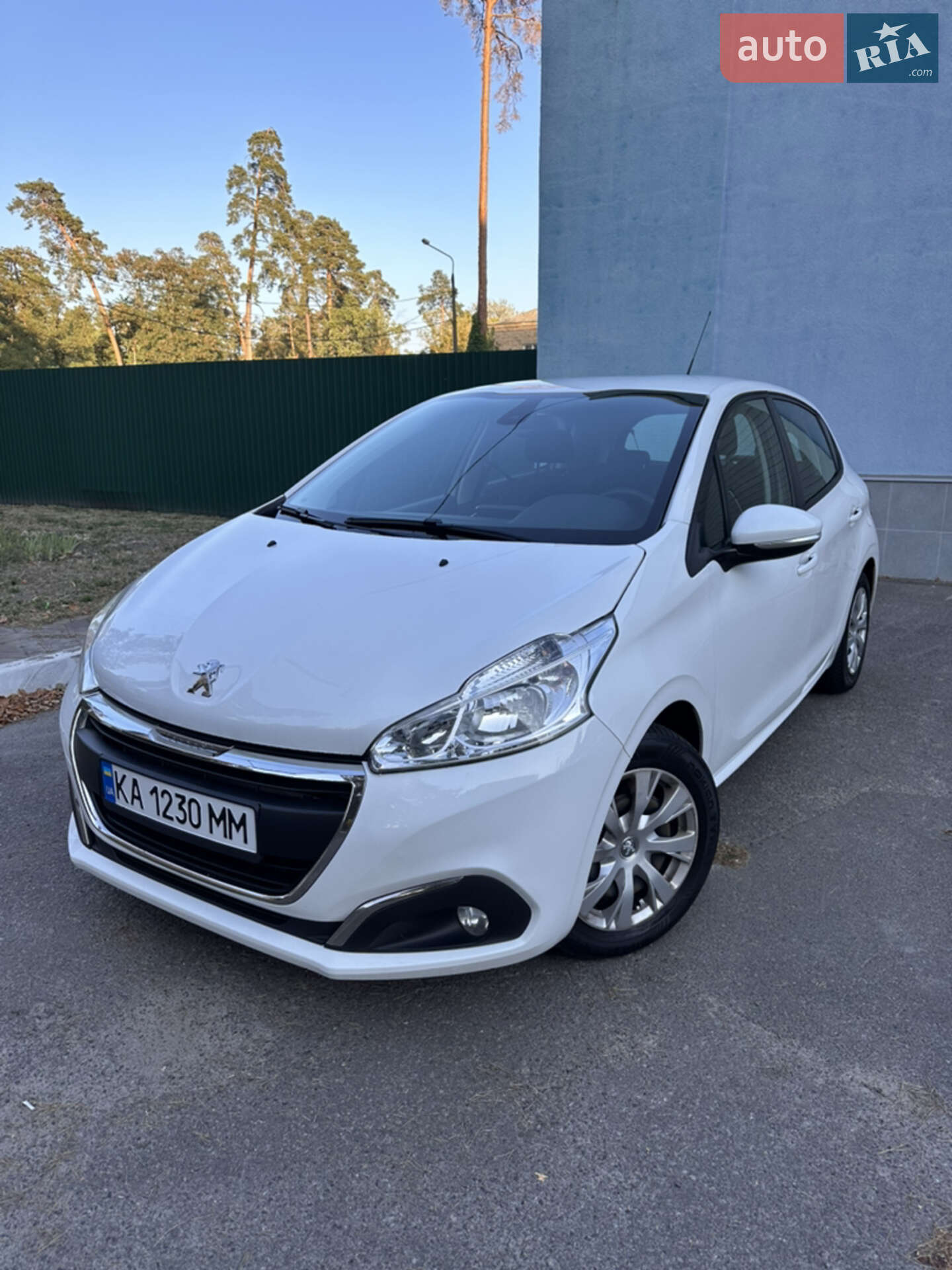 PEUGEOT 208 2015