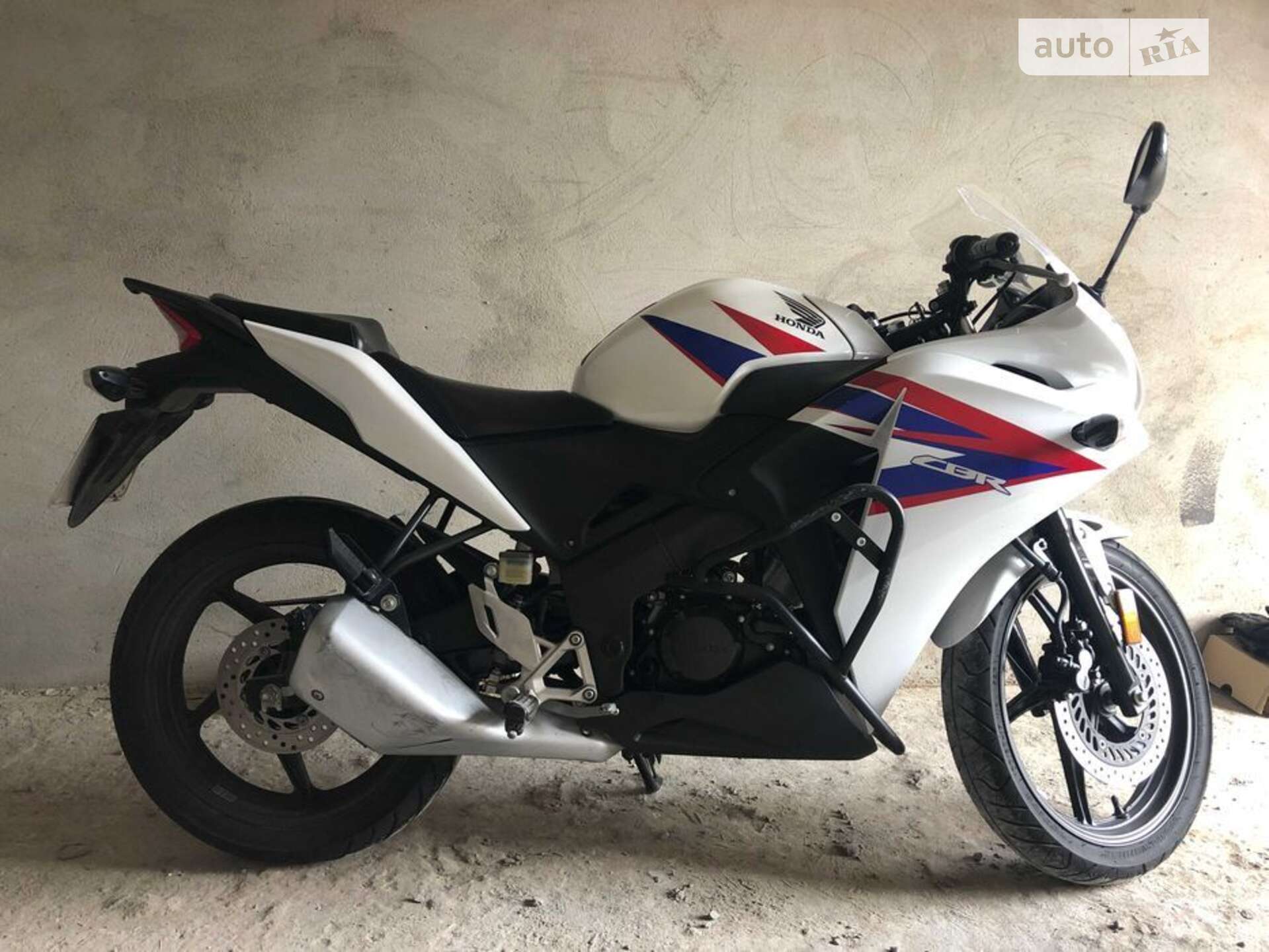 Головне фото звіту автомобіля HONDA CBR 125RW7 2012