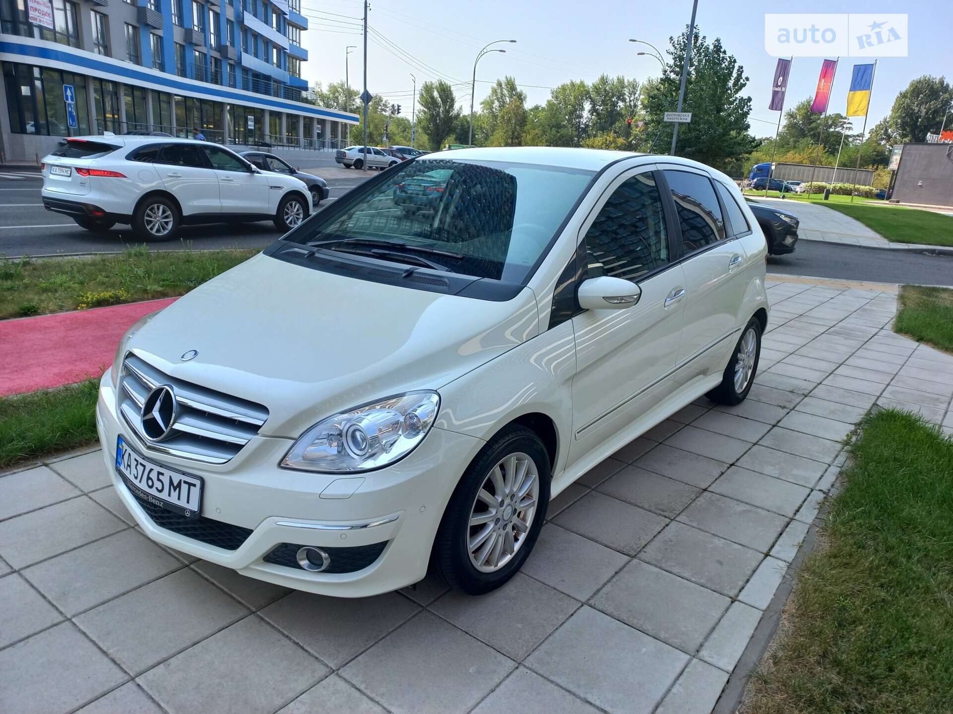 MERCEDES-BENZ B 180 2011