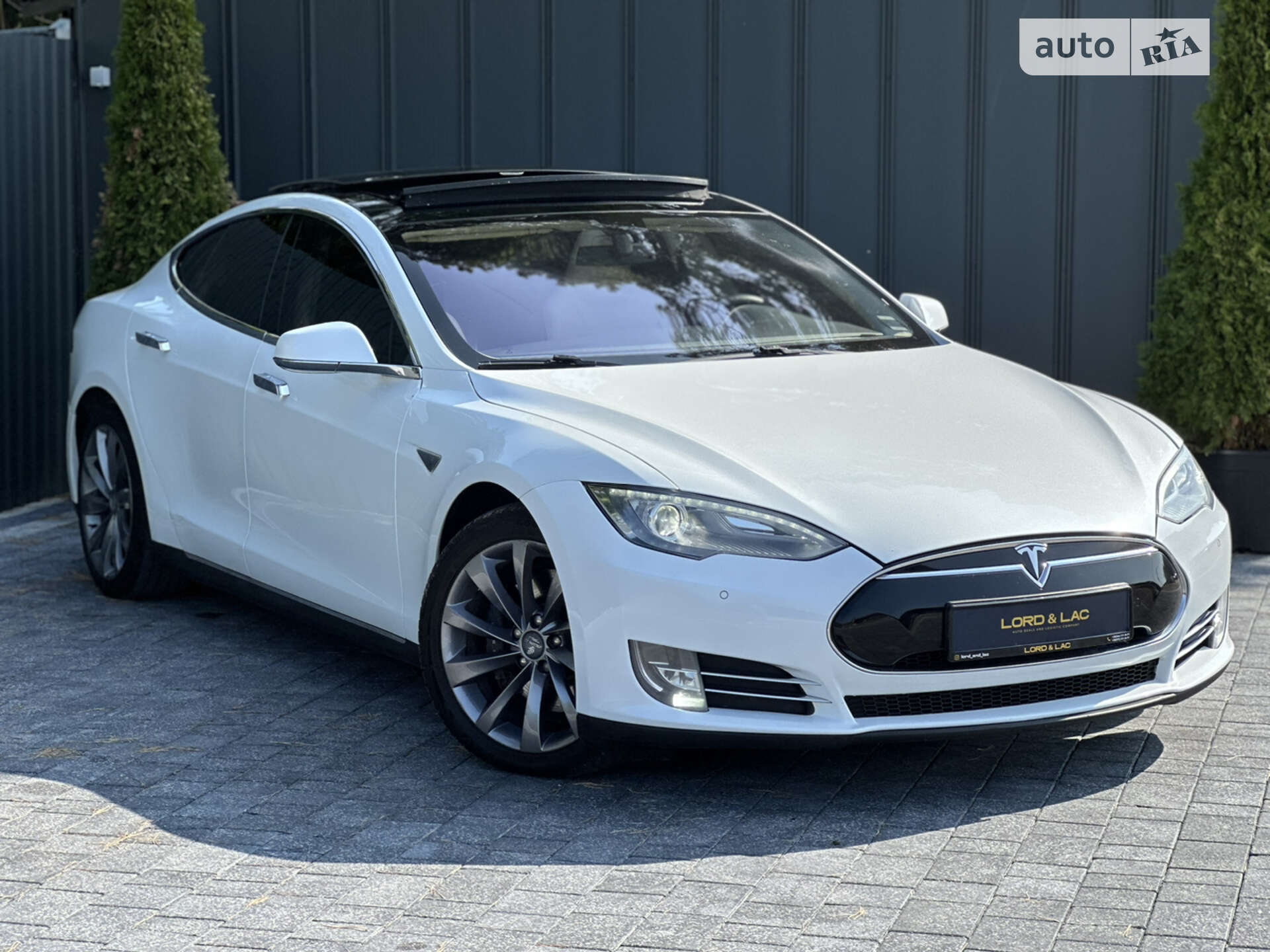 Tesla Model S 2014