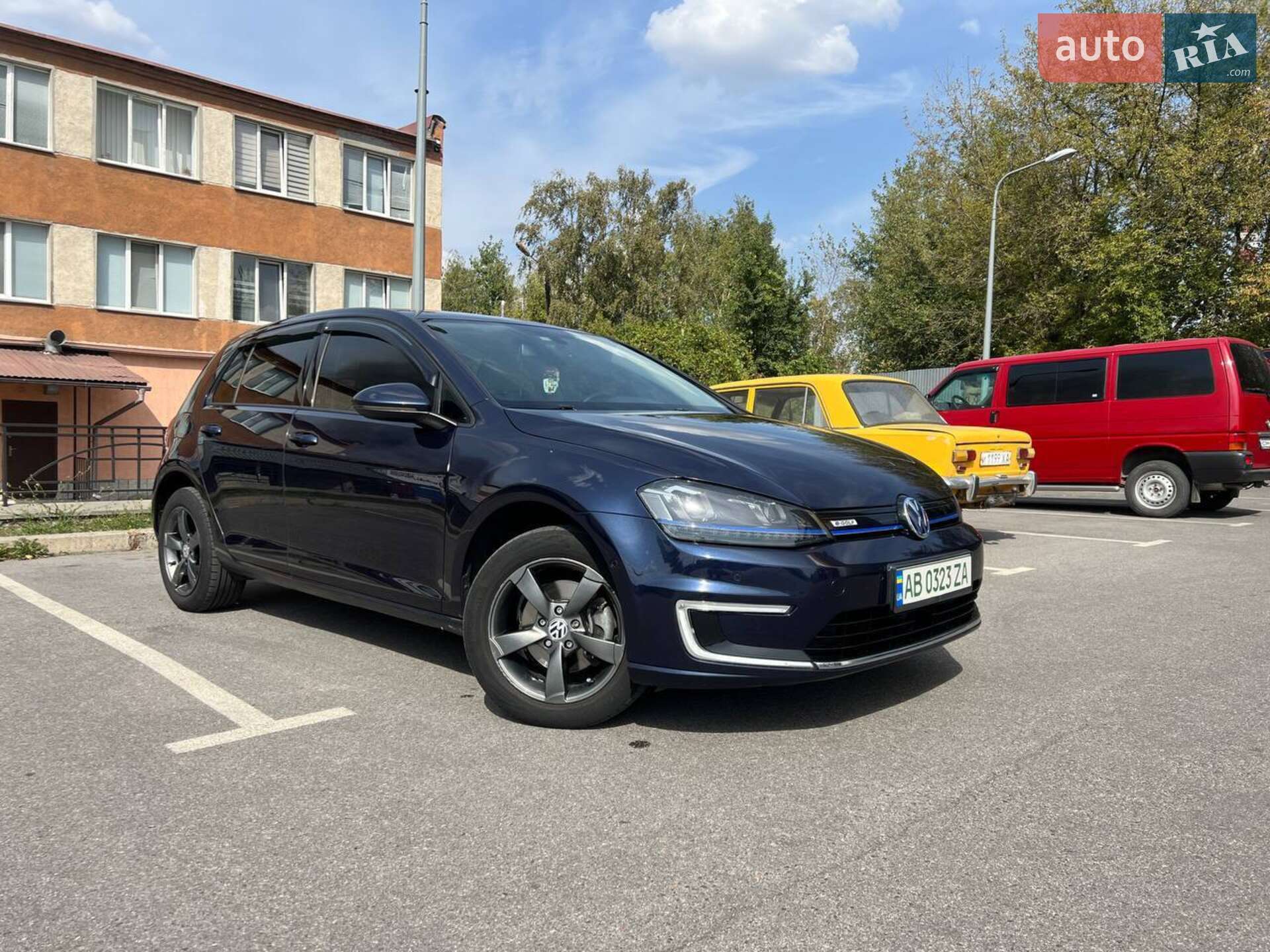 VOLKSWAGEN E-GOLF 2015