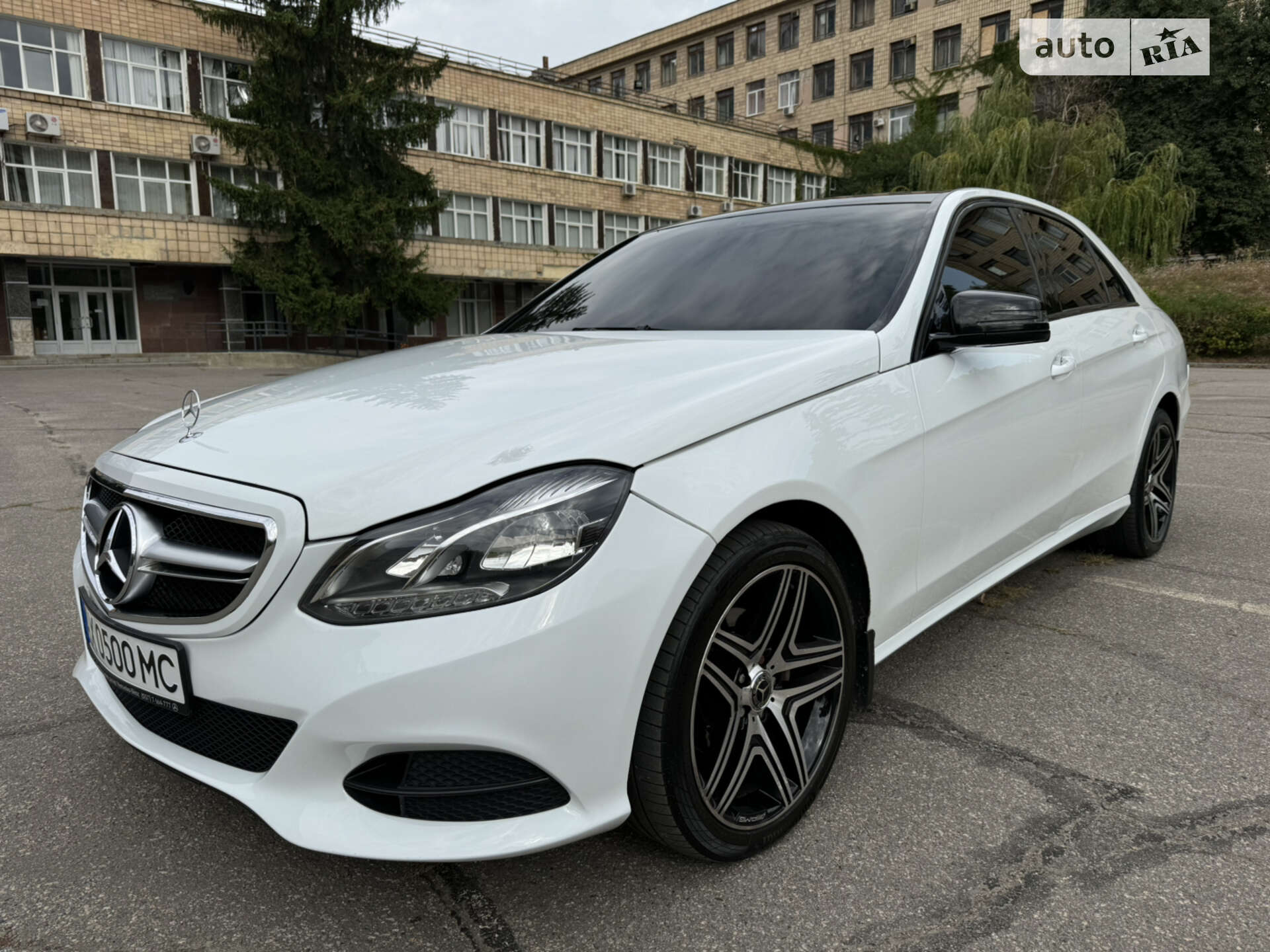 MERCEDES-BENZ E 200