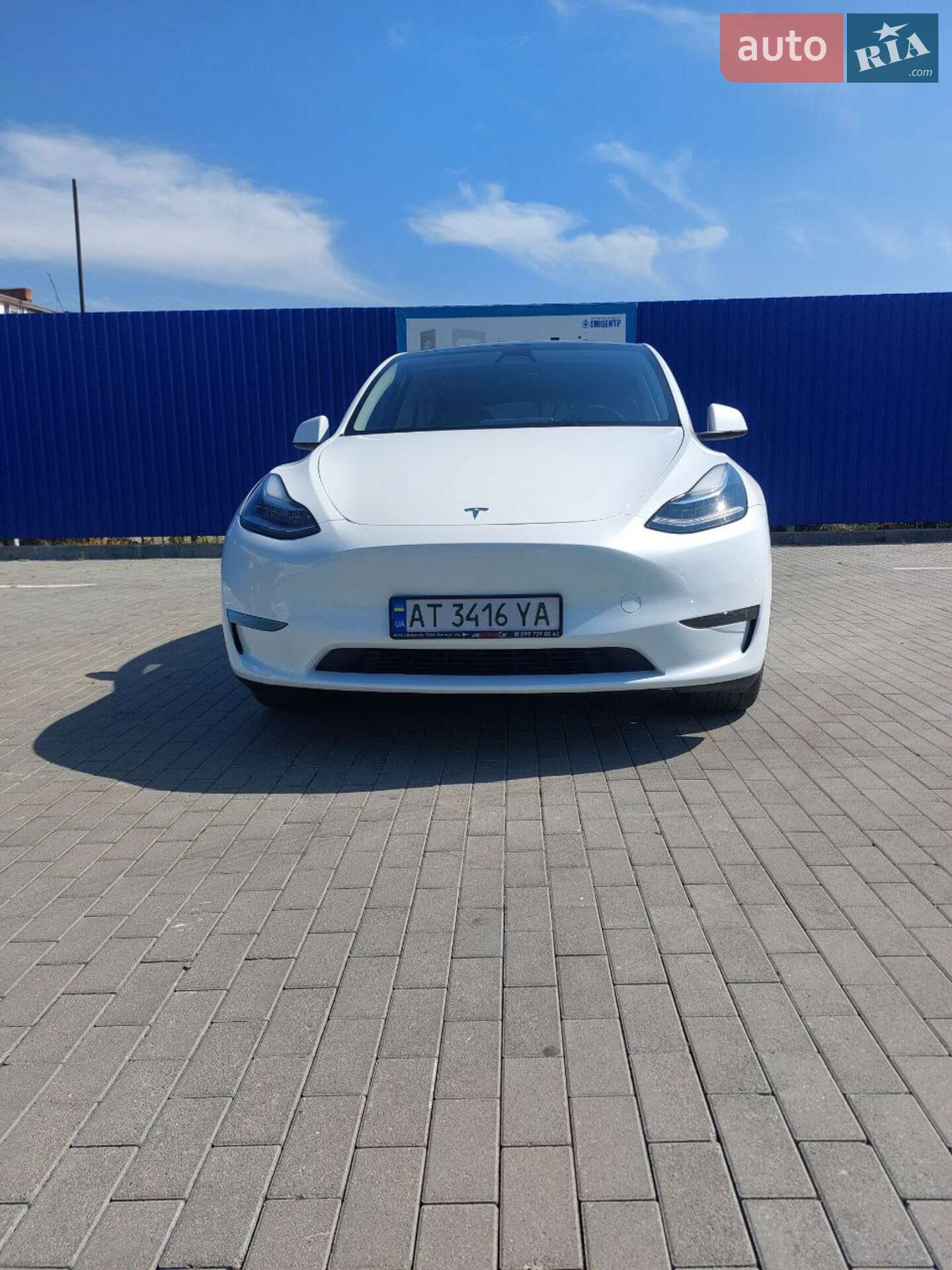 Головне фото звіту автомобіля TESLA MODEL Y 2023