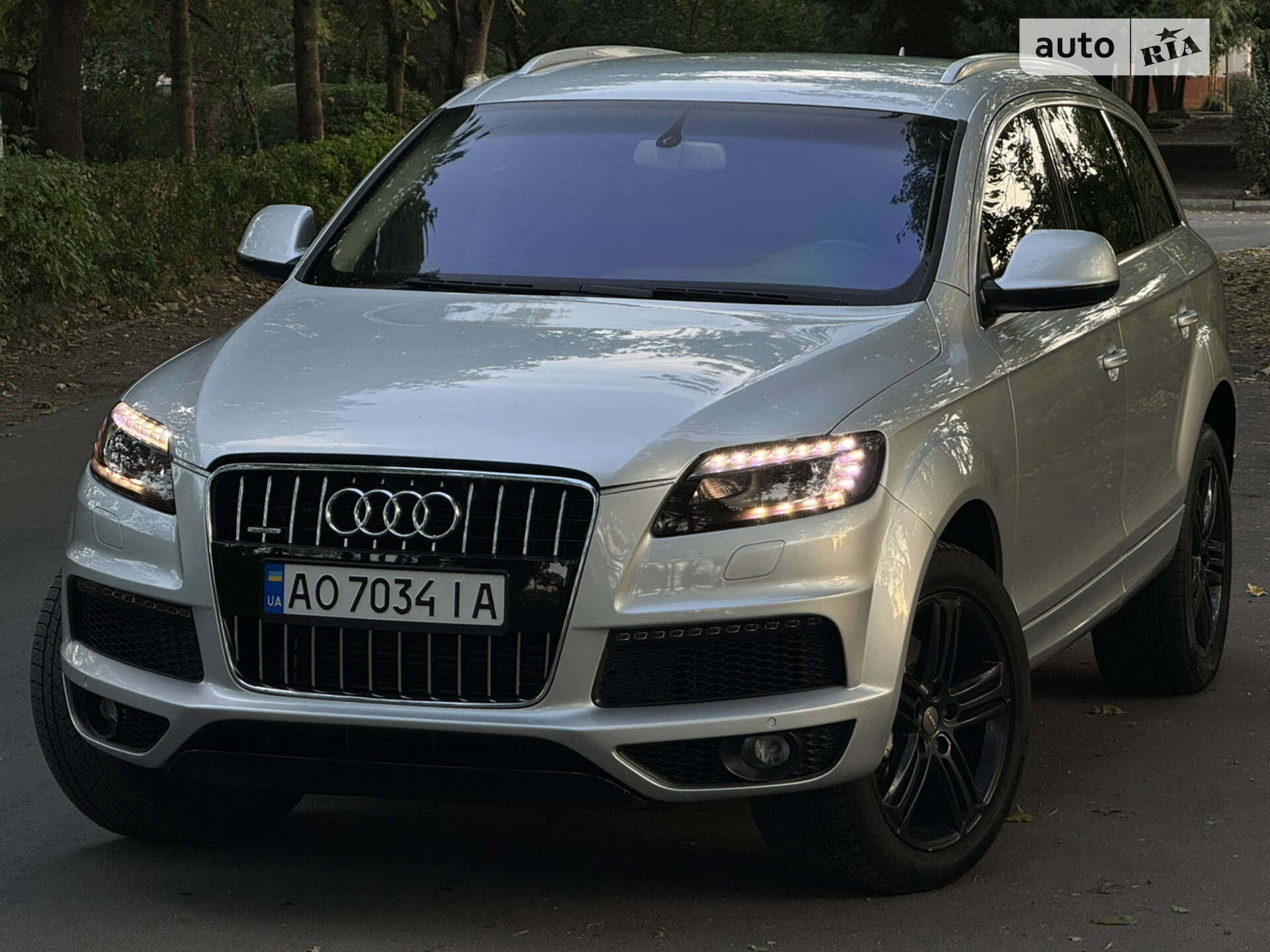 Головне фото звіту автомобіля AUDI Q7 2012