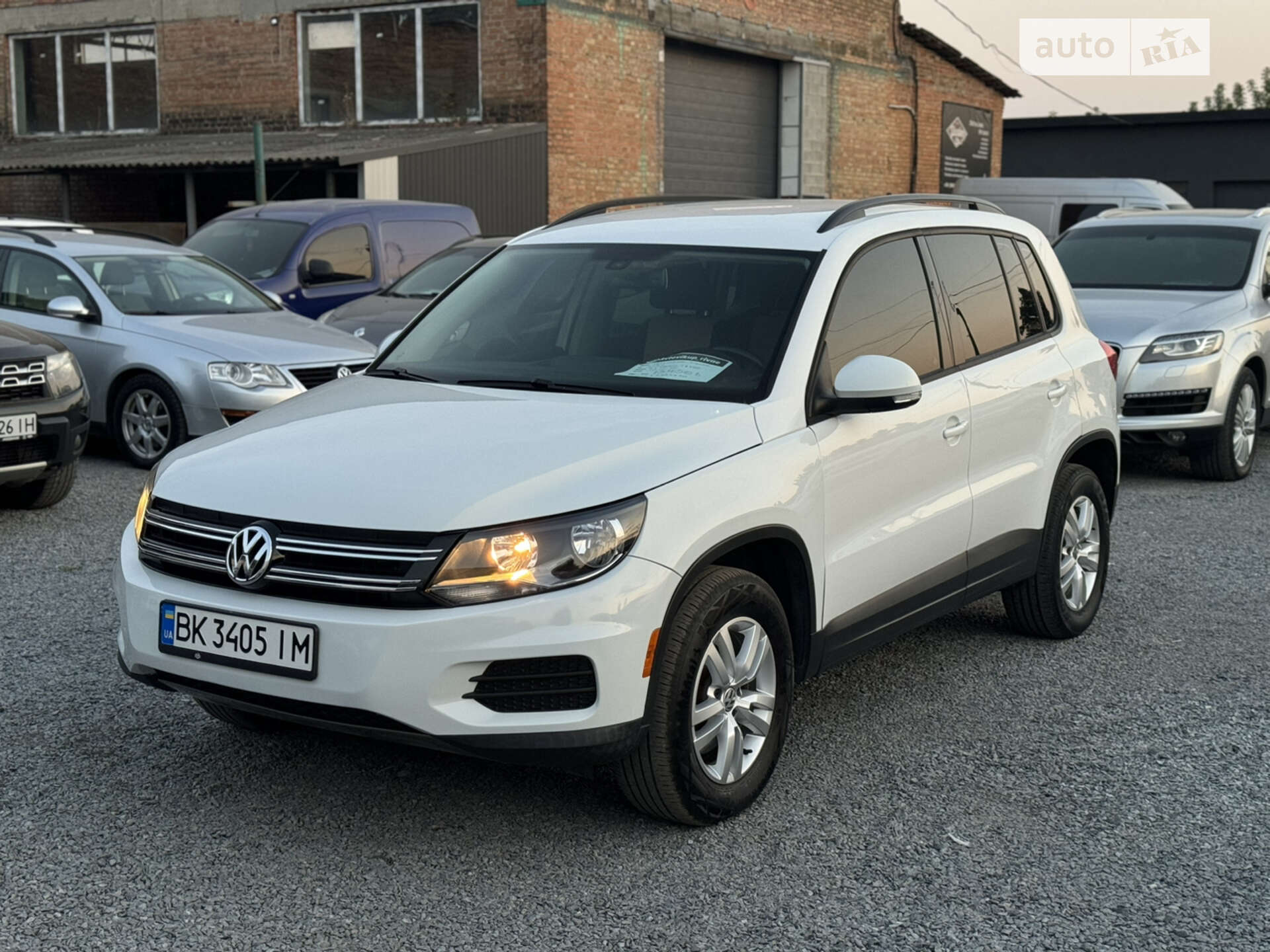 VOLKSWAGEN TIGUAN 2016