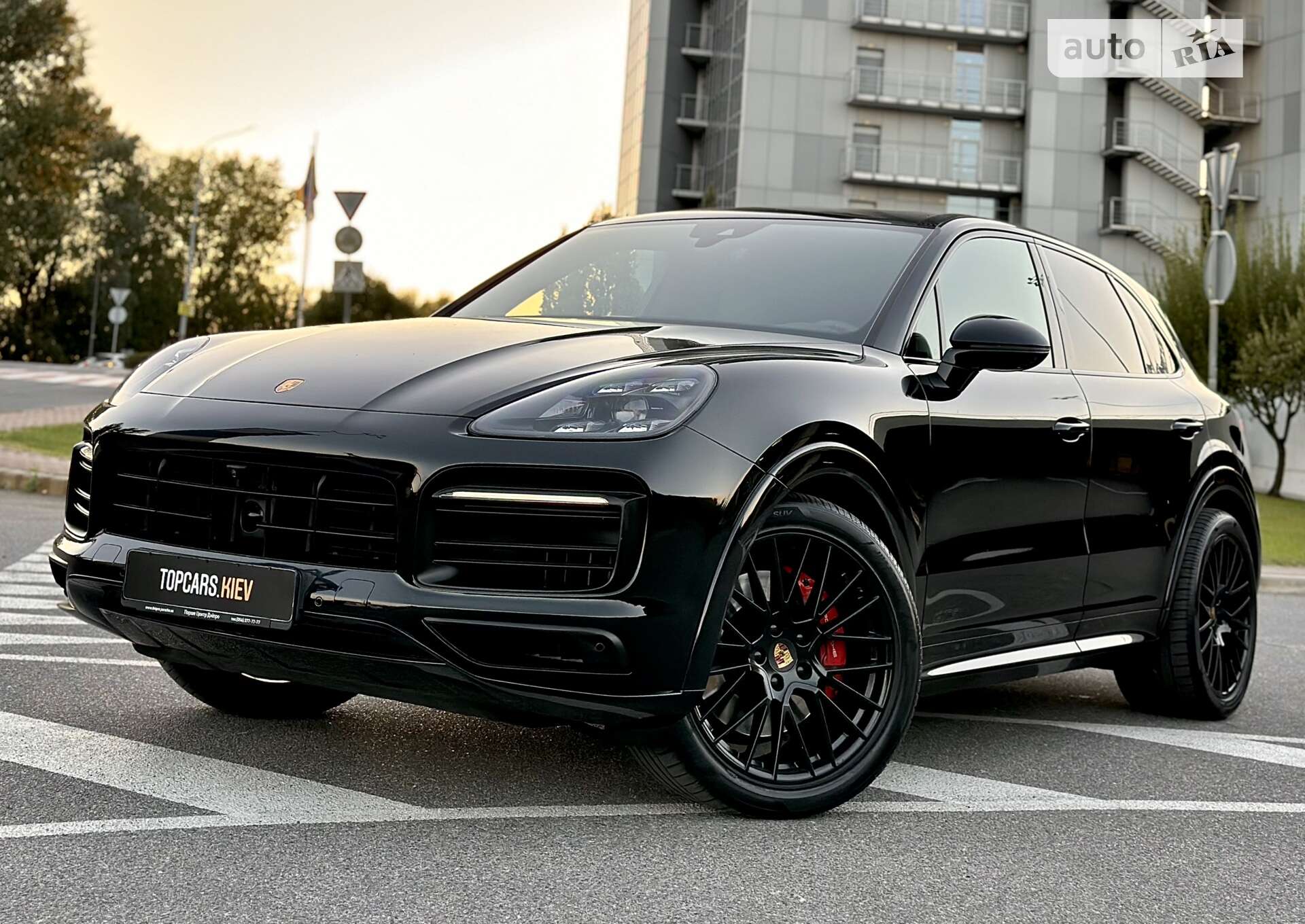 Головне фото звіту автомобіля PORSCHE CAYENNE 2022