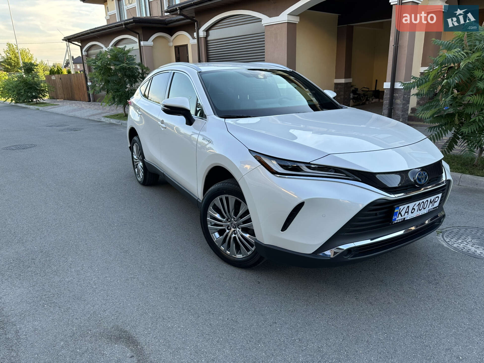 Головне фото звіту автомобіля TOYOTA VENZA 2021